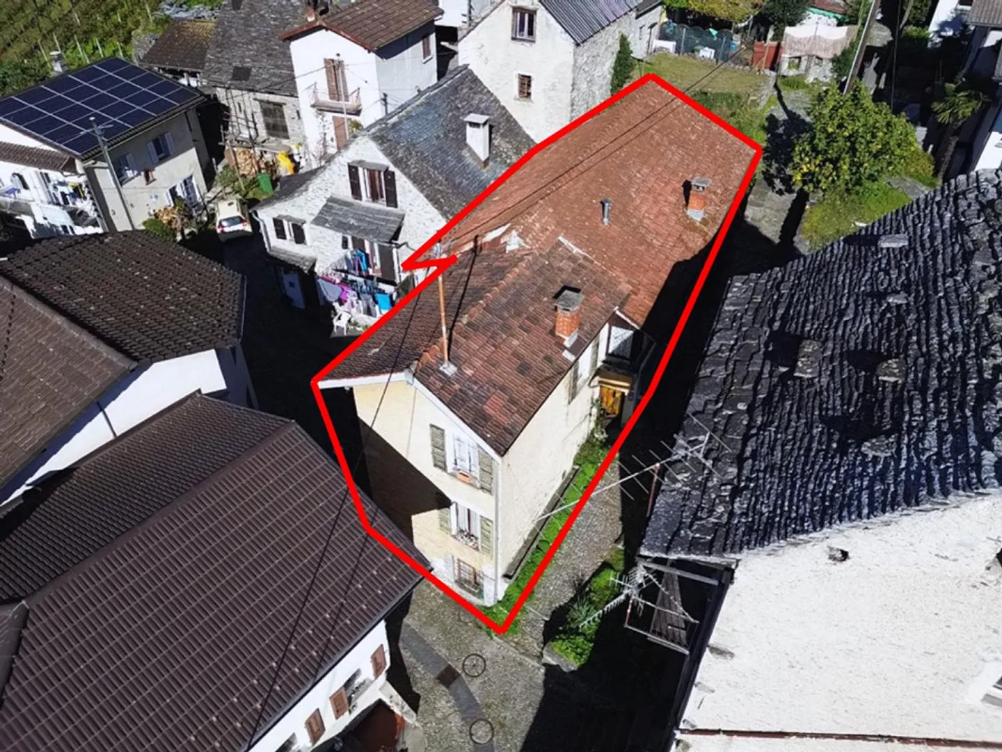 Antica casa da ristrutturare totalmente | Altes Haus, das komplett ... - Foto 1 di 5