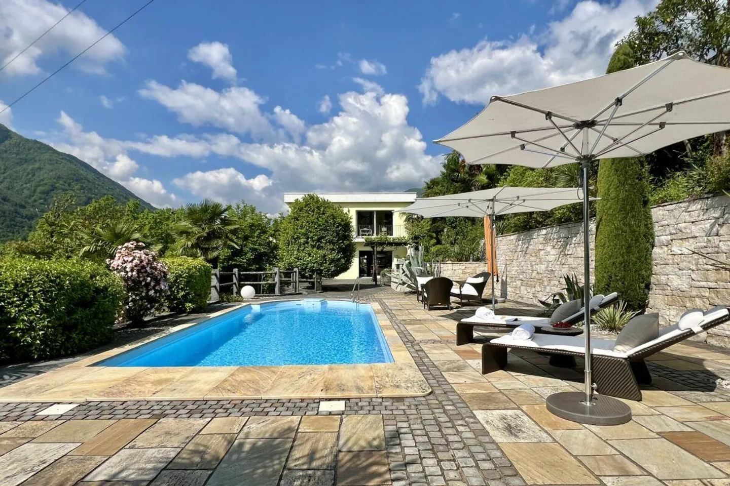 Villa con piscina e appartamento per gli ospiti - Ideale per famiglie, ospiti o affitti per vacanze - Foto 1 di 30