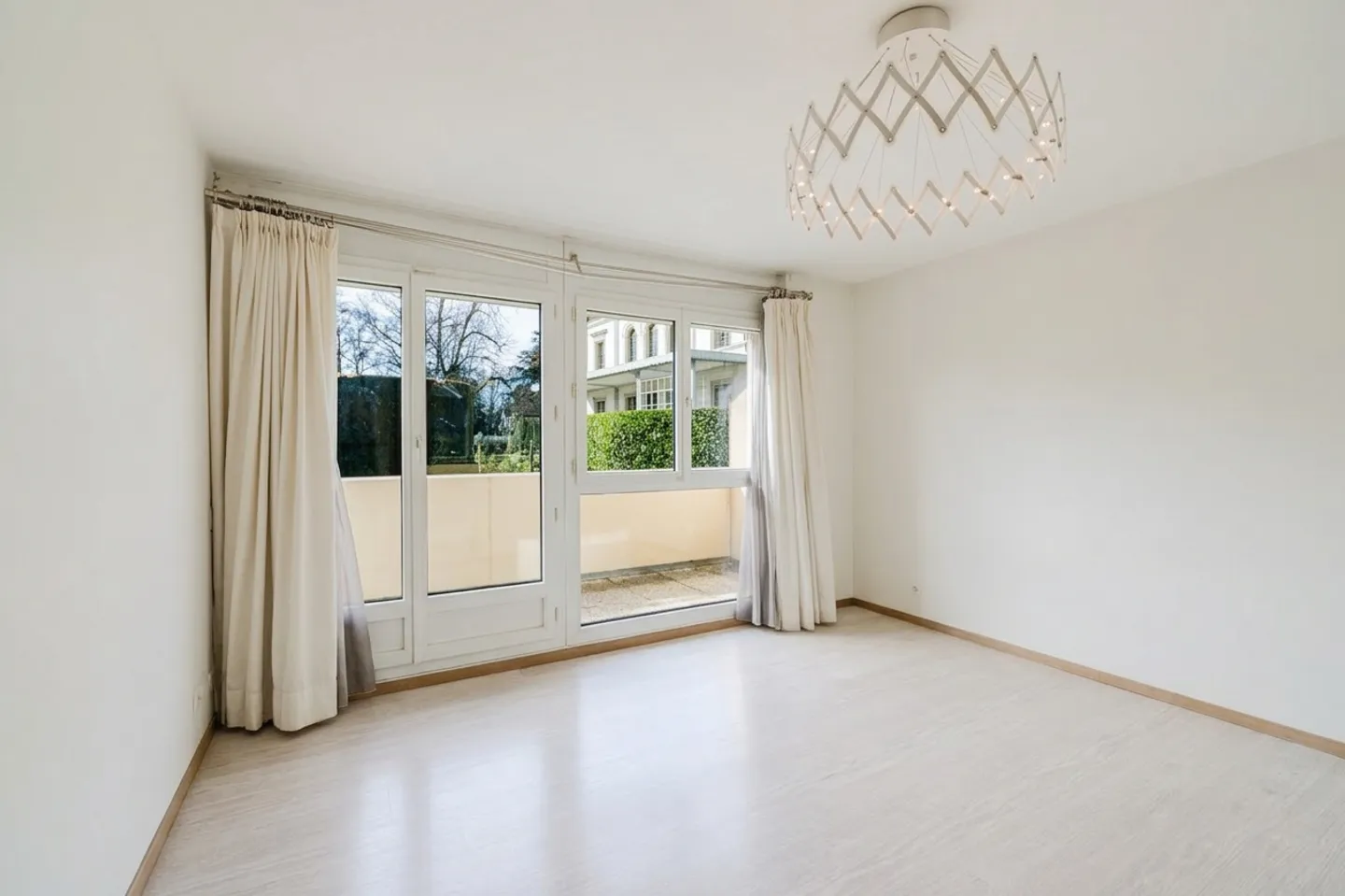 Elegant Duplex Apartment in Chêne-Bougeries - Photo 7 of 13