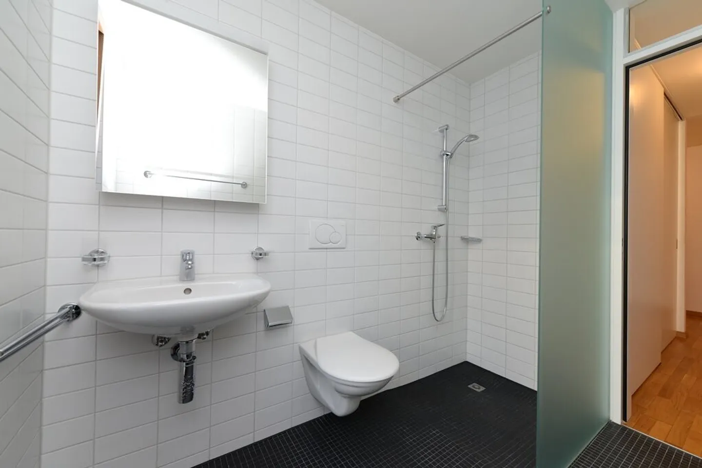 Dream apartment in the heart of Biel - Photo 9 of 11