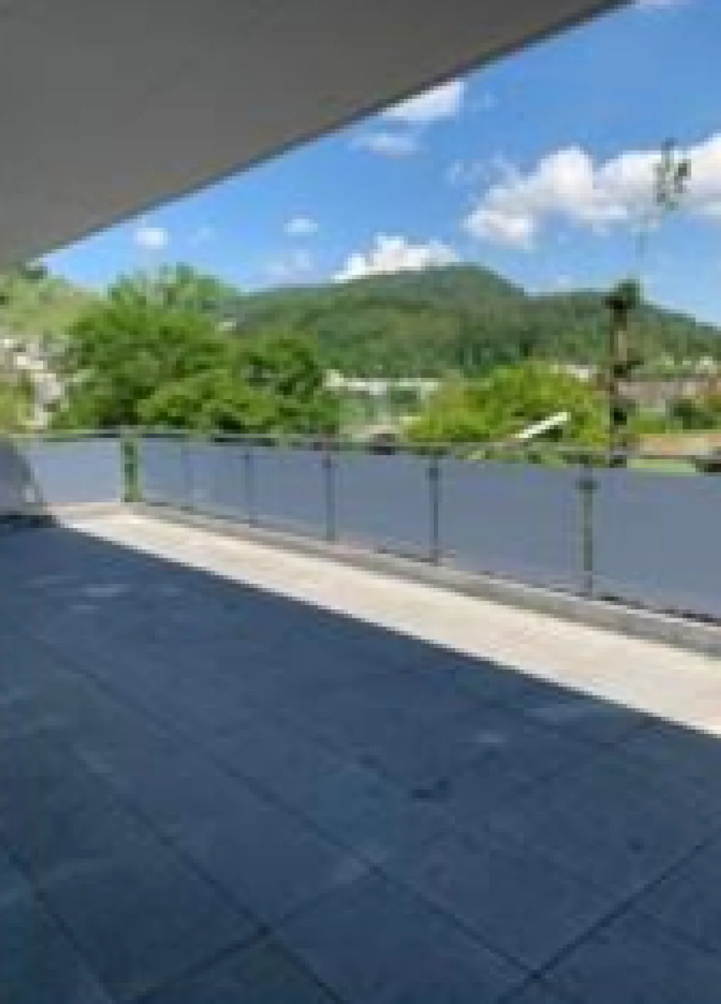 Appartamento con terrazza 4.5 stanze come nuovo con grande terrazza, posto auto, 2 bagni, ascensore e cantina. - Foto 2 di 6