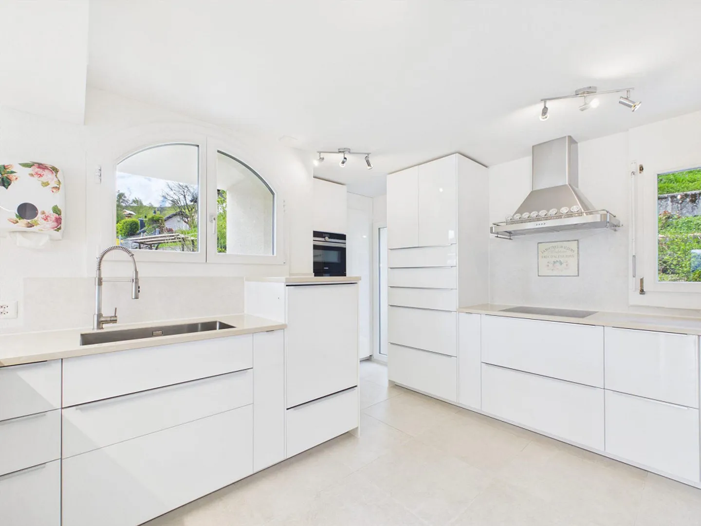 Charming 5.5-room semi-detached house with panoramic views & garden paradise at the end of a cul-de-sac - Photo 3 of 10