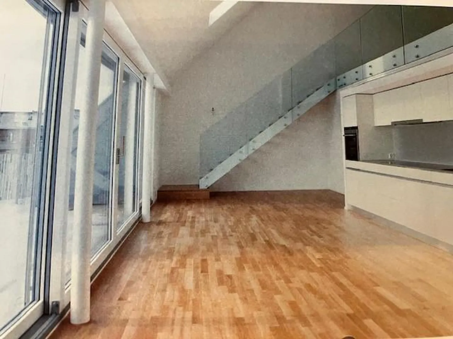 Über Dächern des St. Johann-Quartiers in der Nähe des Novartis-Campus - Foto 2 von 15