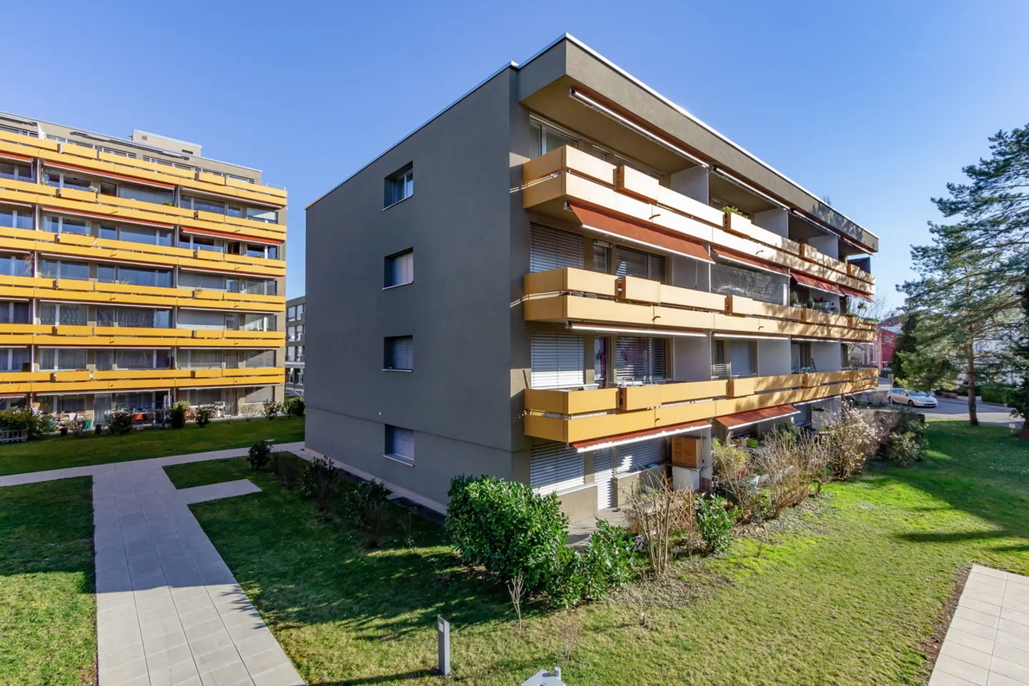 Luminoso appartamento 3.5 locali - Foto 2 di 12