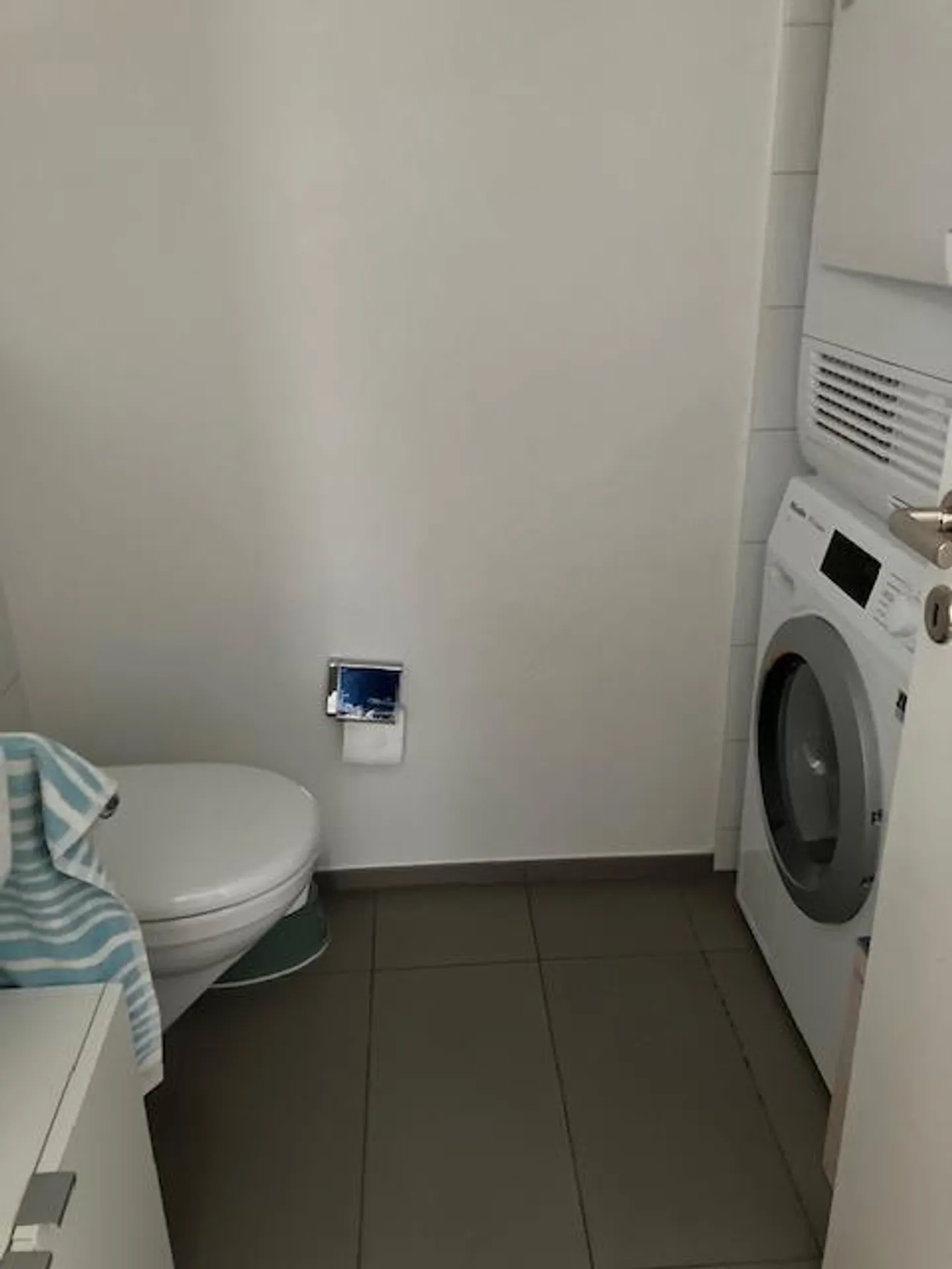 Über Dächern des St. Johann-Quartiers in der Nähe des Novartis-Campus - Foto 11 von 15