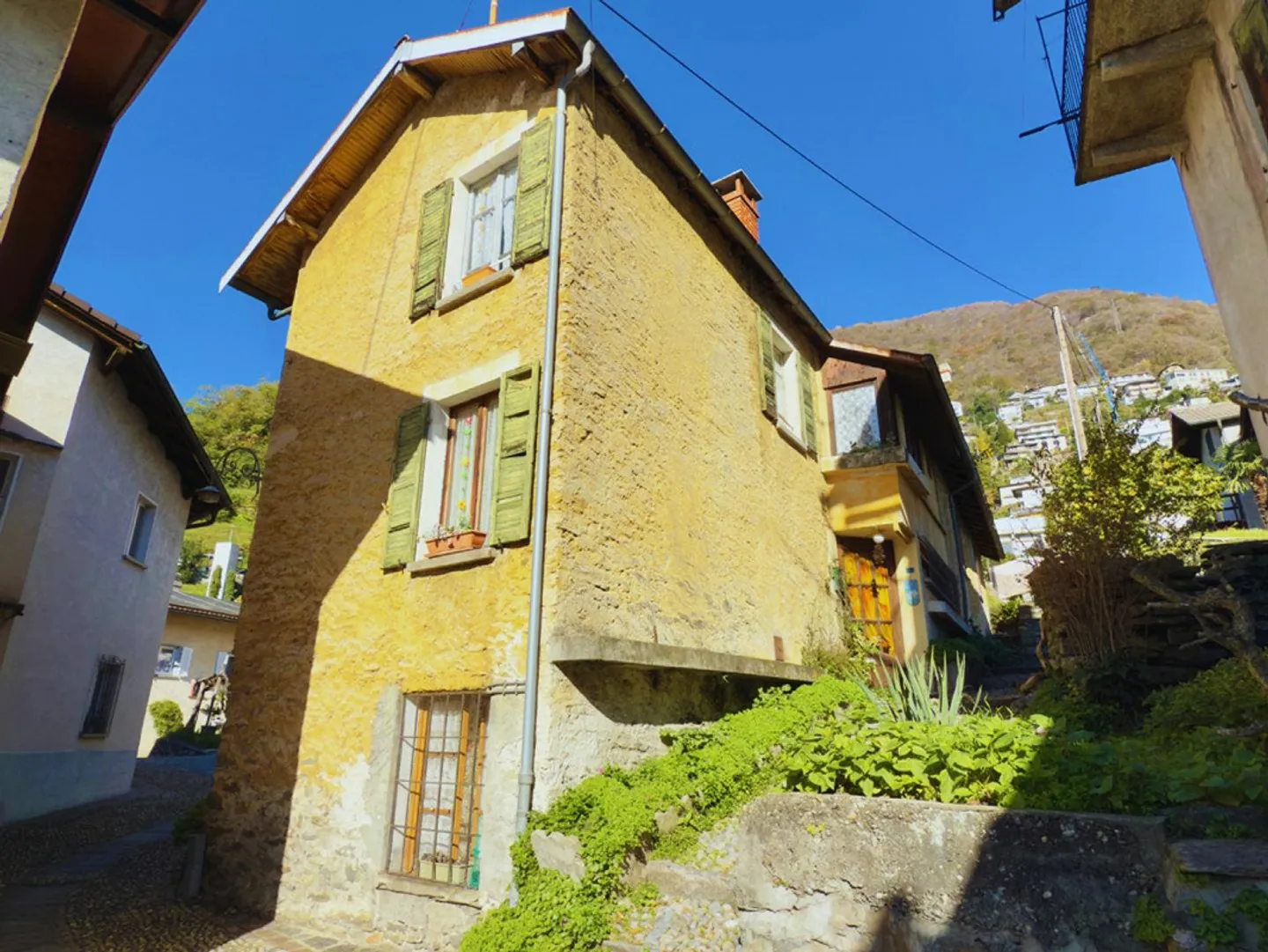 Antica casa da ristrutturare totalmente | Altes Haus, das komplett ... - Foto 3 di 5