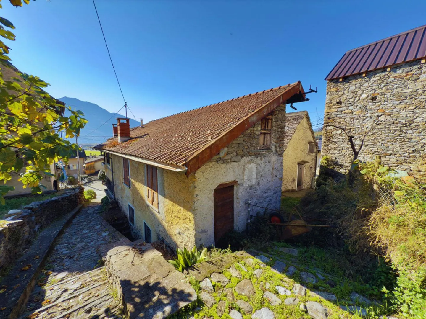 Antica casa da ristrutturare totalmente | Altes Haus, das komplett ... - Foto 5 di 5