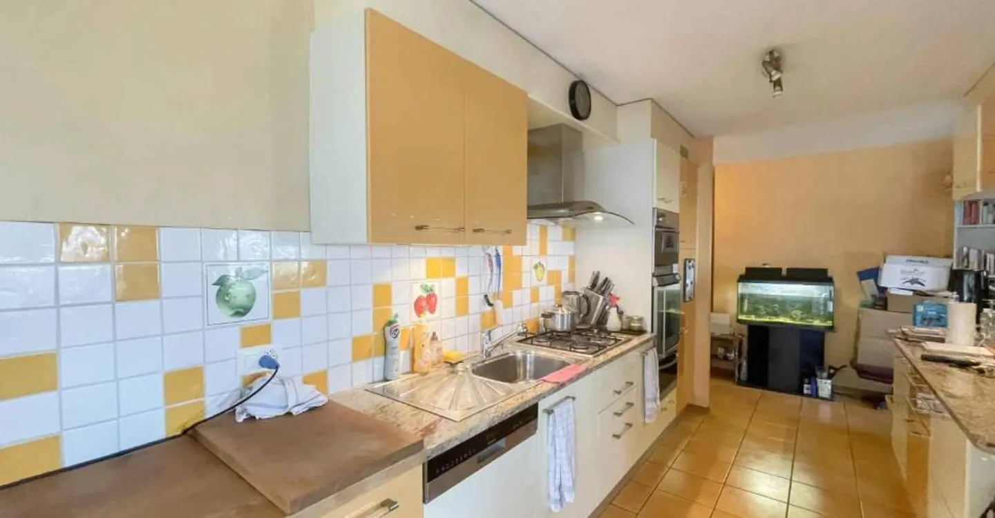 Price drop - Family apartment with 4.5 rooms and balconies in the center of Prilly. - Photo 4 of 5