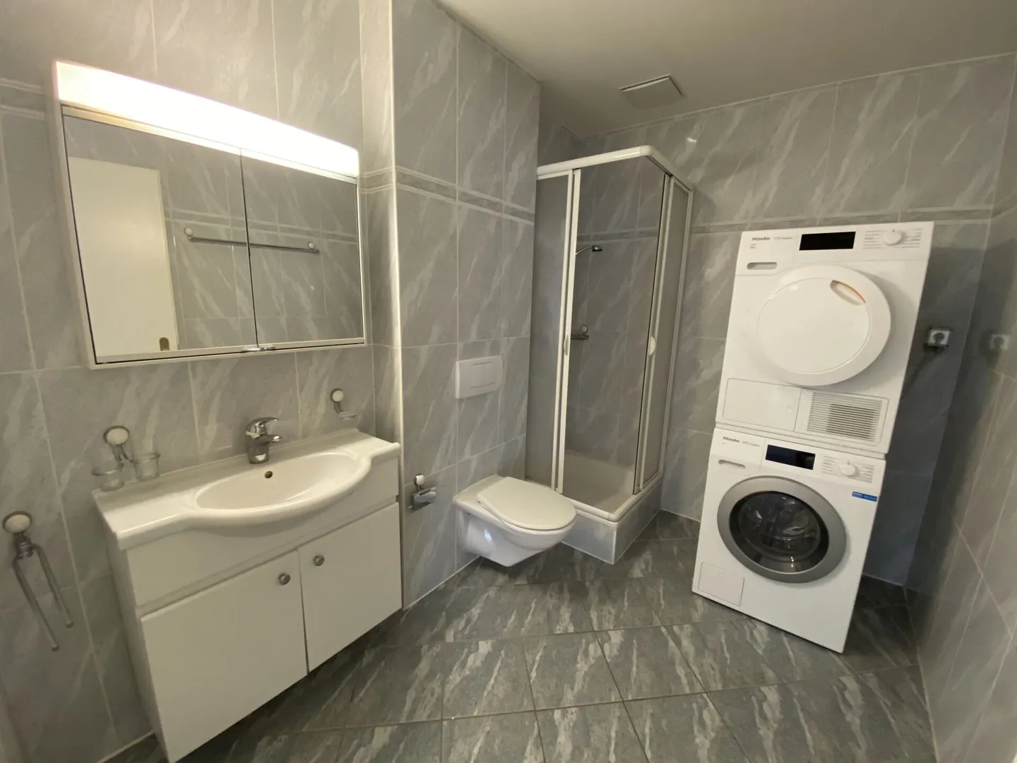 Geräumige Wohnung mit Terrasse - Foto 8 von 10