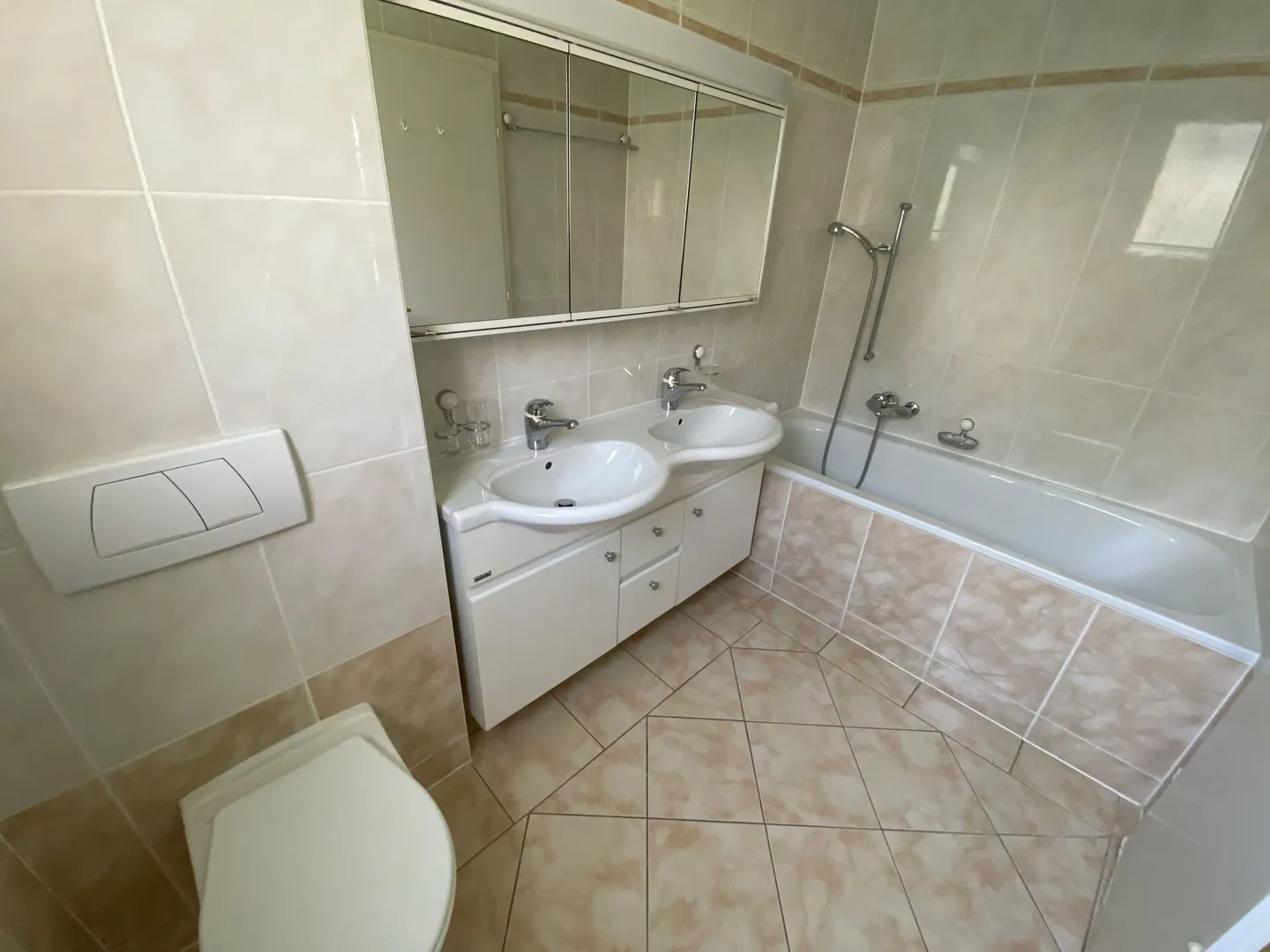 Geräumige Wohnung mit Terrasse - Foto 10 von 10
