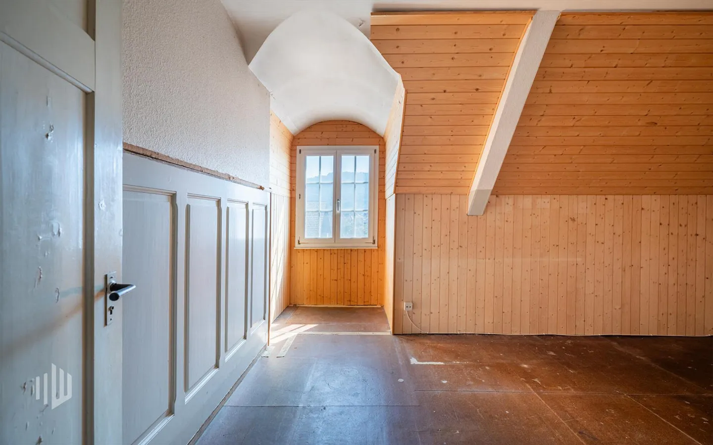 ImmoWyss - Corner terraced house with design potential in a quiet location - Photo 10 of 13