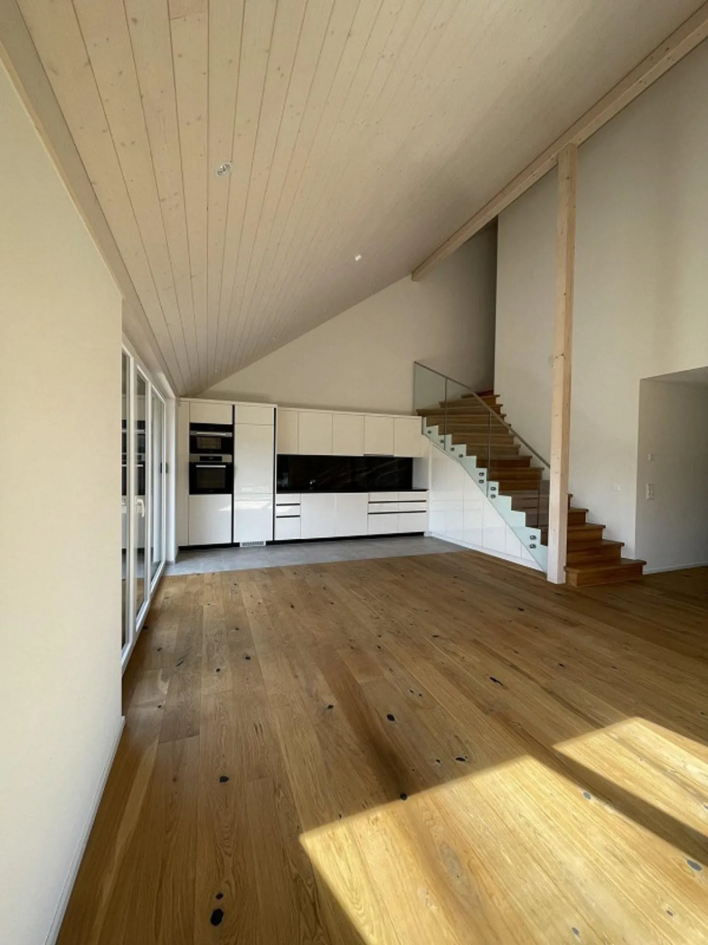 Moderno appartamento duplex di 4,5 locali con balcone - Foto 2 di 13