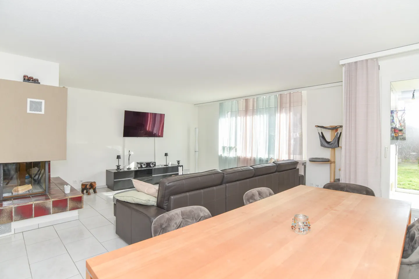 Renovated Ground Floor Apartment with Conservatory and Garden Area - Photo 4 of 13