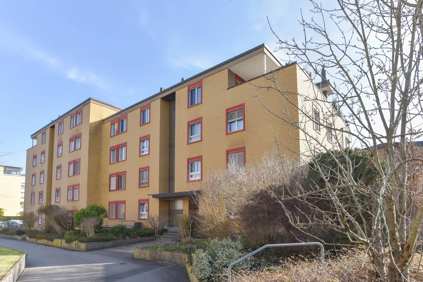 Renovated Ground Floor Apartment with Conservatory and Garden Area - Photo 2 of 13