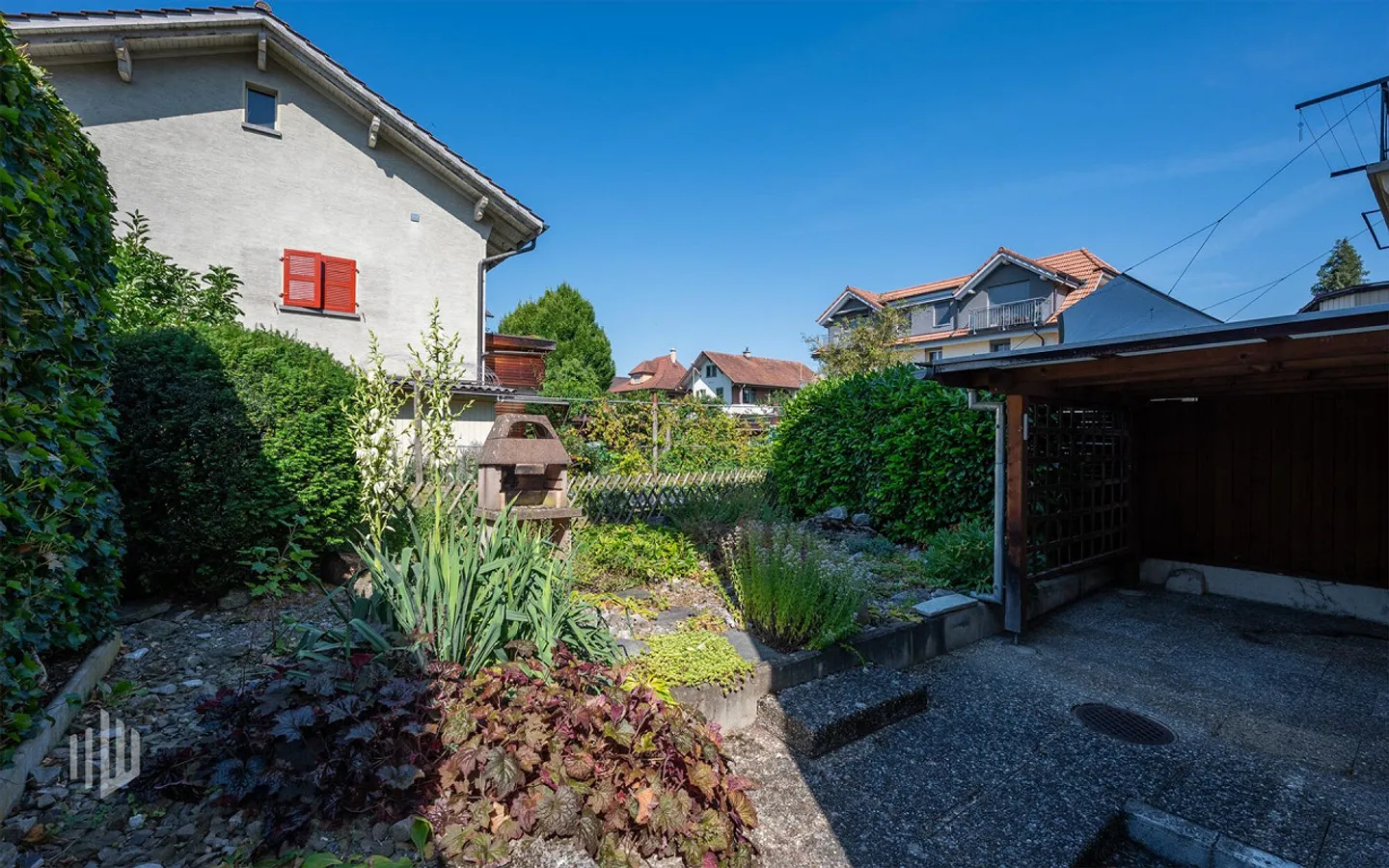 ImmoWyss - Corner terraced house with design potential in a quiet location - Photo 8 of 13
