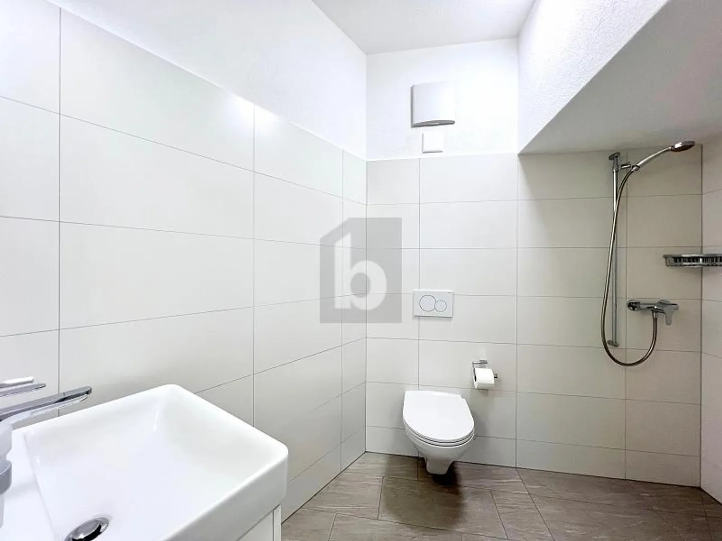 UFFICIO UNICO IN UNA POSIZIONE CENTRALE - Foto 4 di 6