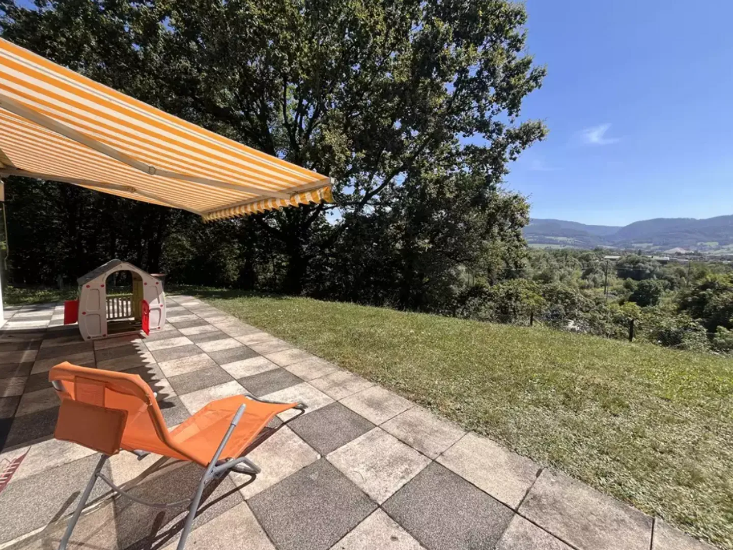 Modern 5.5-Room Villa with Panoramic View in Delémont - Photo 19 of 26