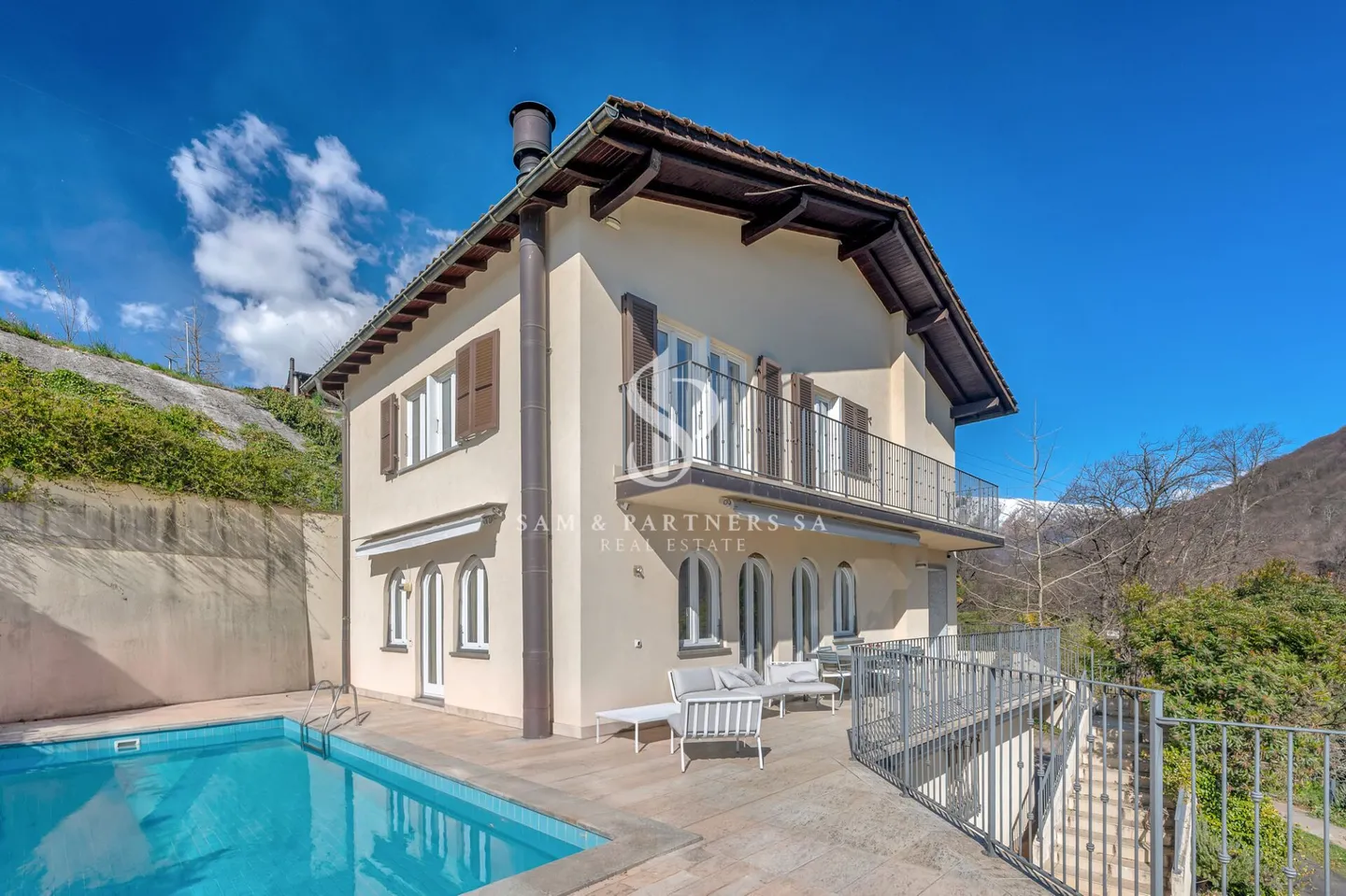 Villa moderna con piscina - Foto 4 di 19