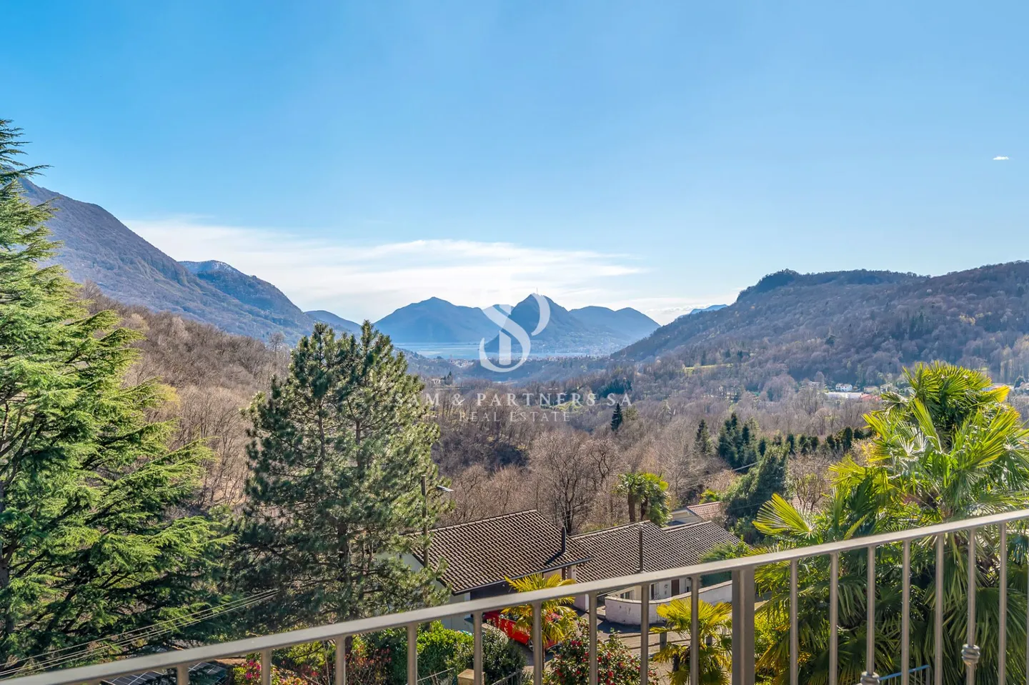 Villa moderna con piscina - Foto 5 di 19