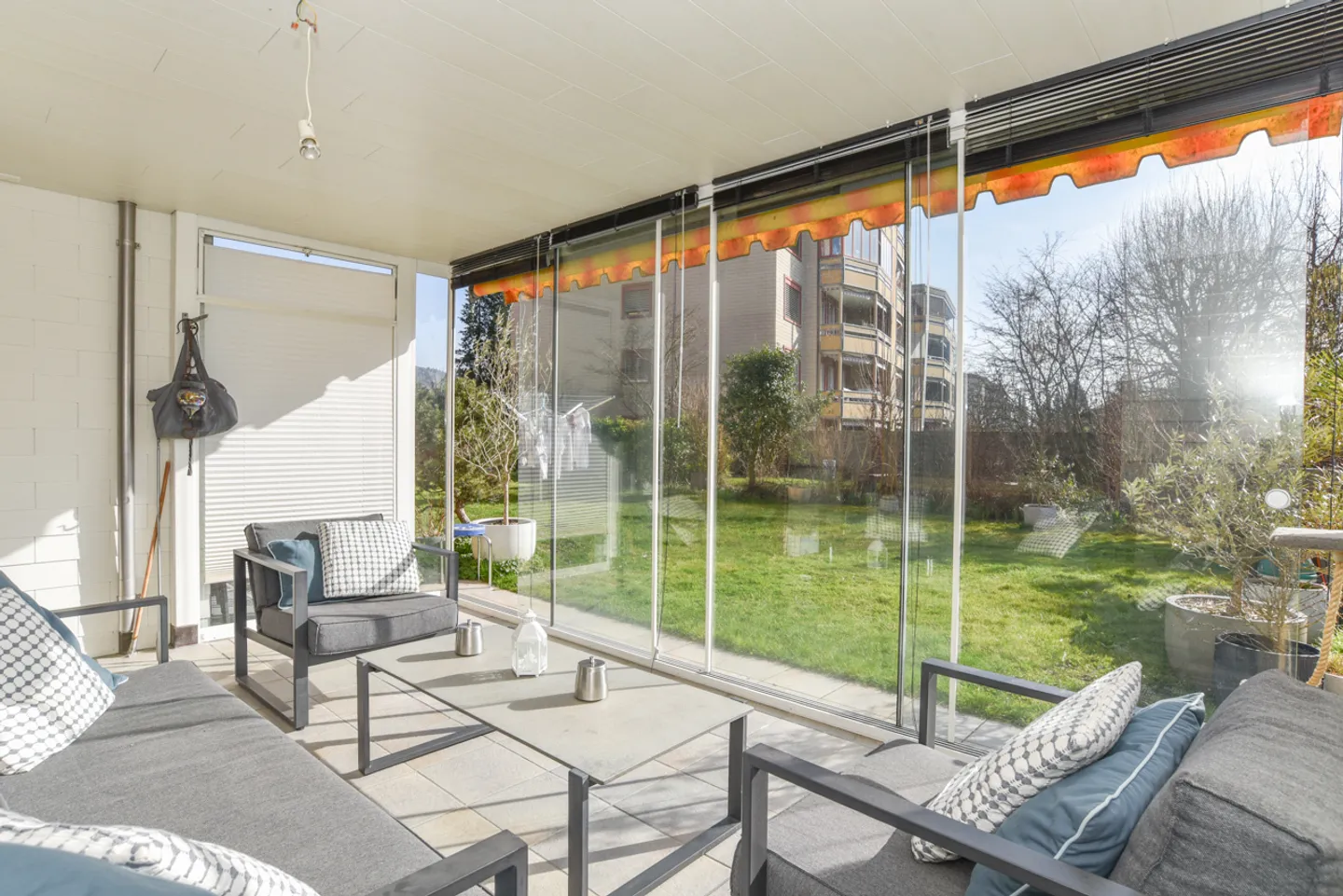 Renovated Ground Floor Apartment with Conservatory and Garden Area - Photo 7 of 13