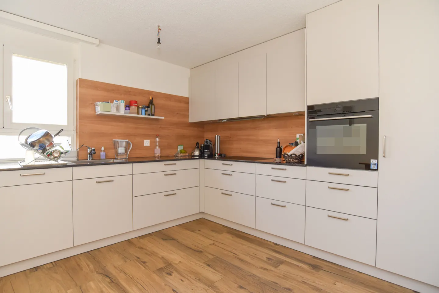 Renovated Ground Floor Apartment with Conservatory and Garden Area - Photo 8 of 13