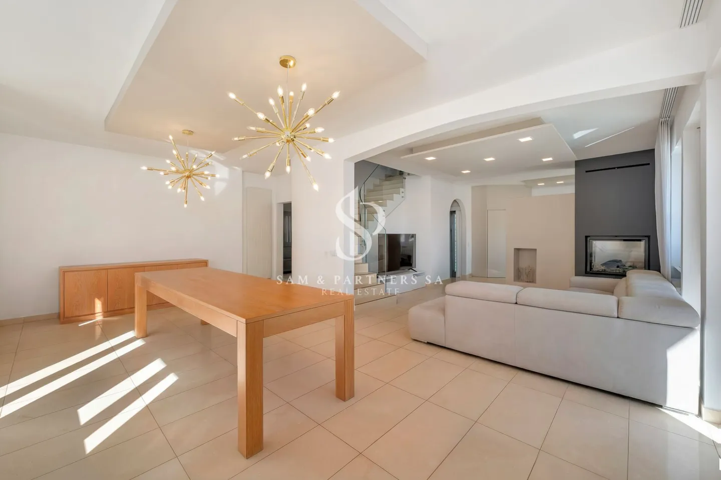 Villa moderna con piscina - Foto 9 di 19