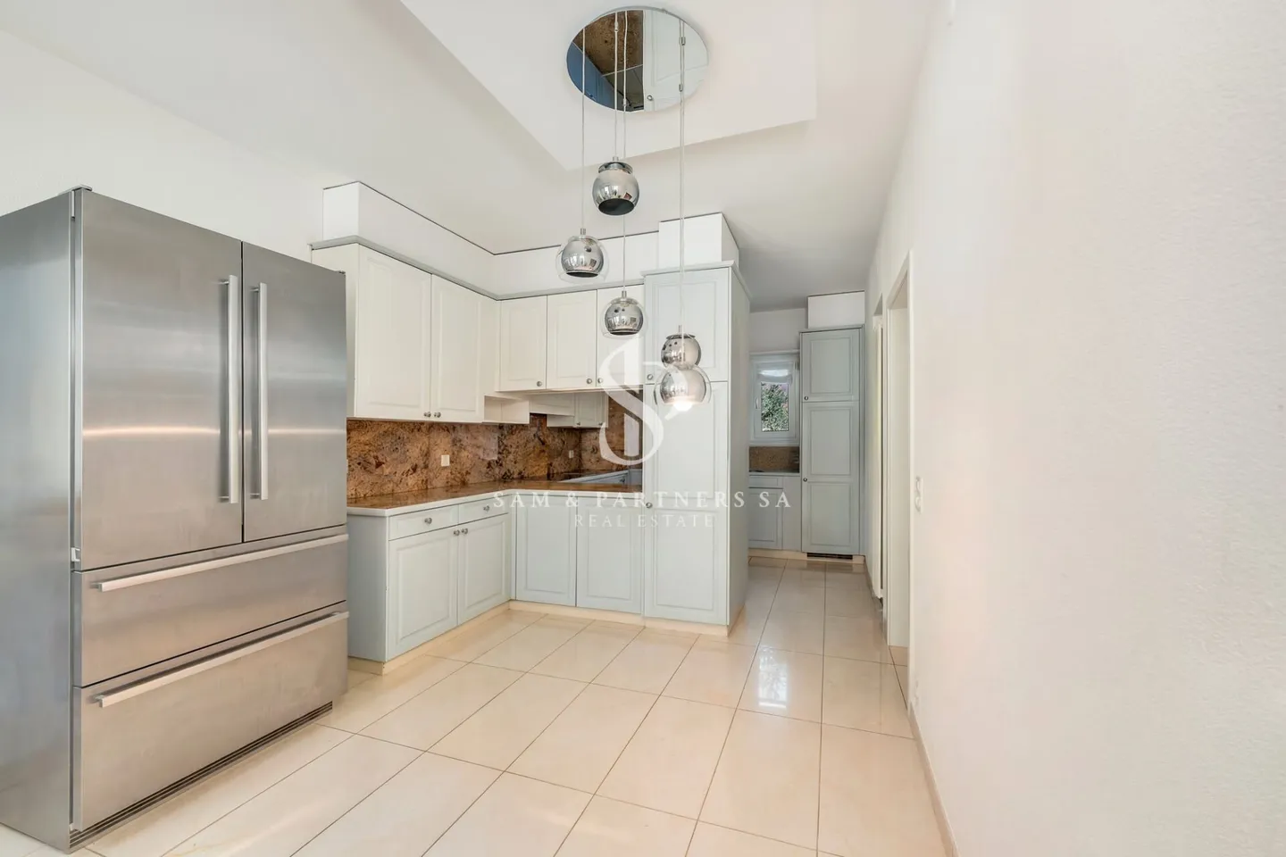 Villa moderna con piscina - Foto 10 di 19