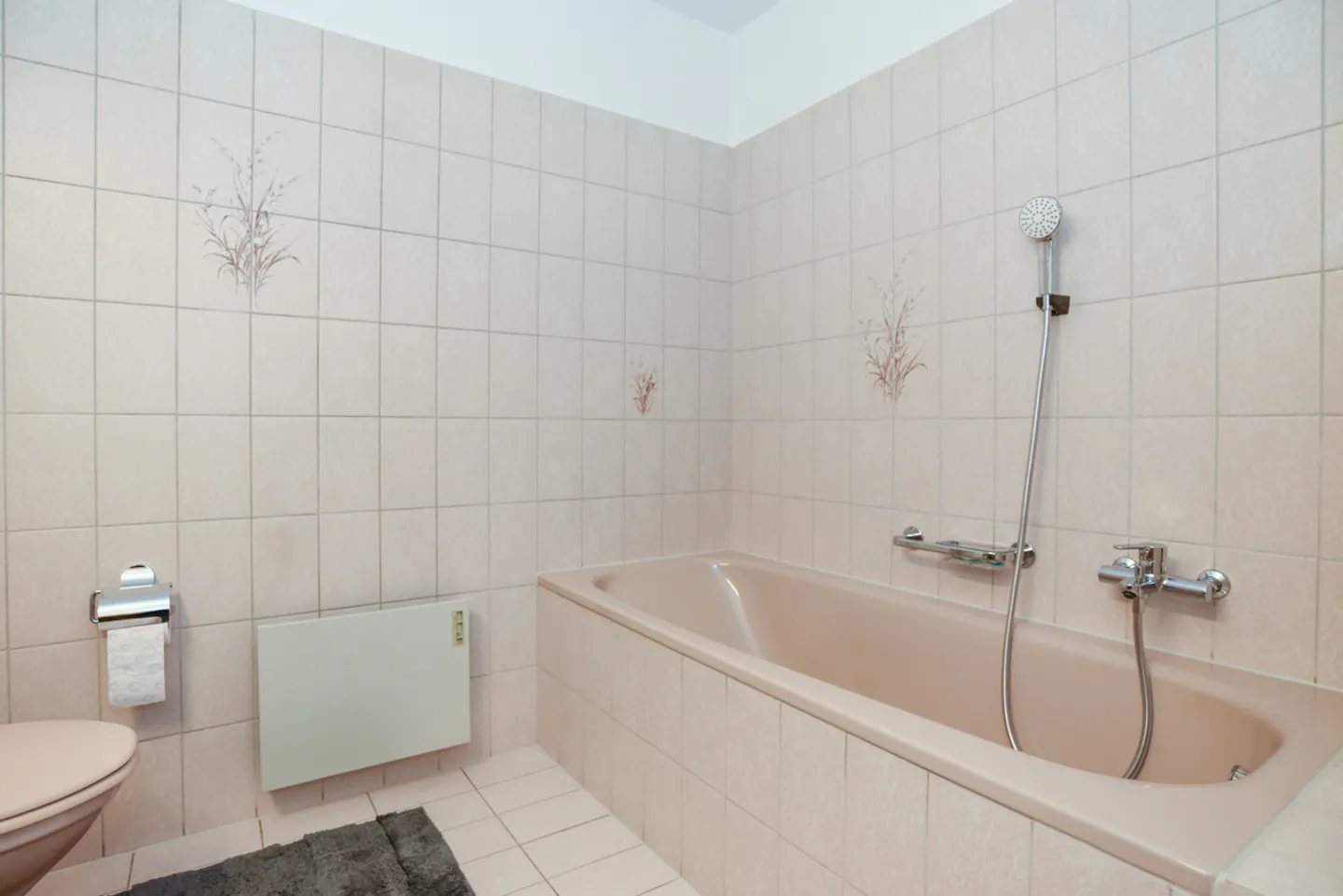 Renovated Ground Floor Apartment with Conservatory and Garden Area - Photo 11 of 13