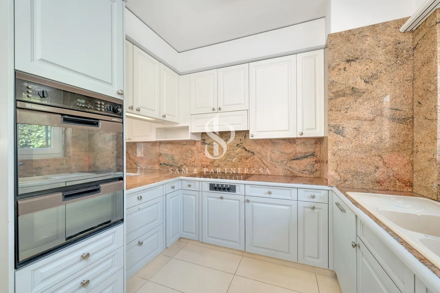 Villa moderna con piscina - Foto 11 di 19