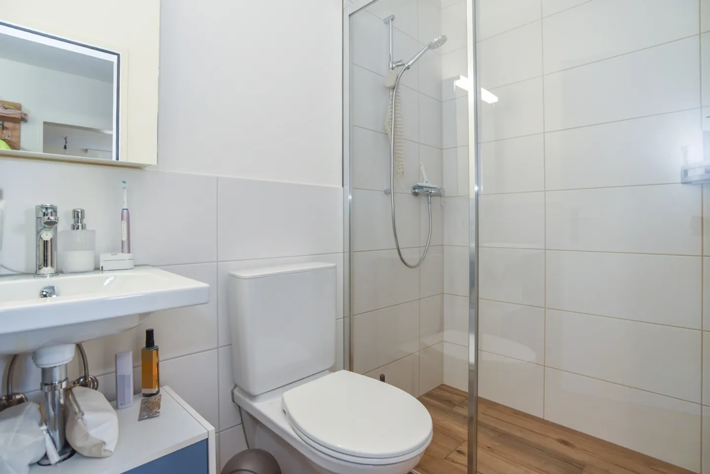 Renovated Ground Floor Apartment with Conservatory and Garden Area - Photo 13 of 13