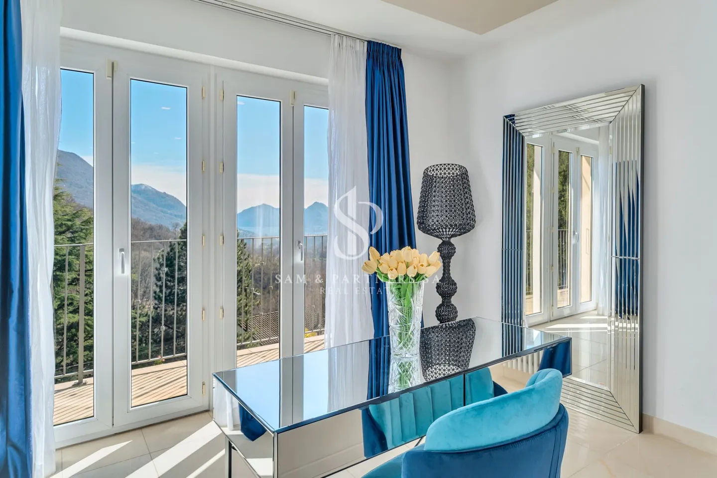 Villa moderna con piscina - Foto 12 di 19