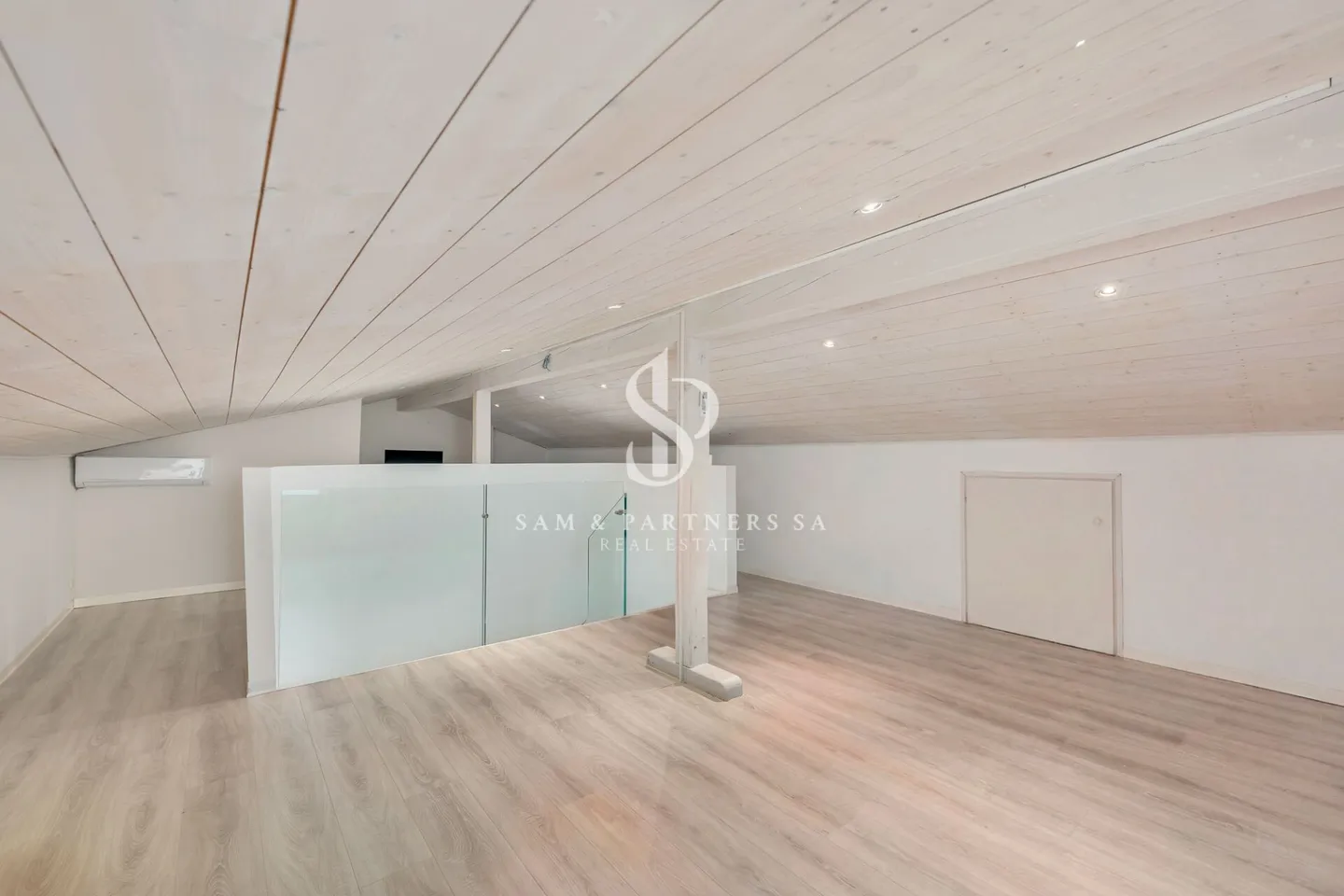 Villa moderna con piscina - Foto 17 di 19