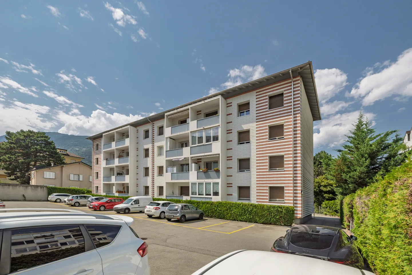 EXZELLENTES PREIS-LEISTUNGS-VERHÄLTNIS FÜR DIESE 4.5 ZIMMER WOHNUNG IN DER NÄHE DES BAHNHOFES! - Foto 1 von 13