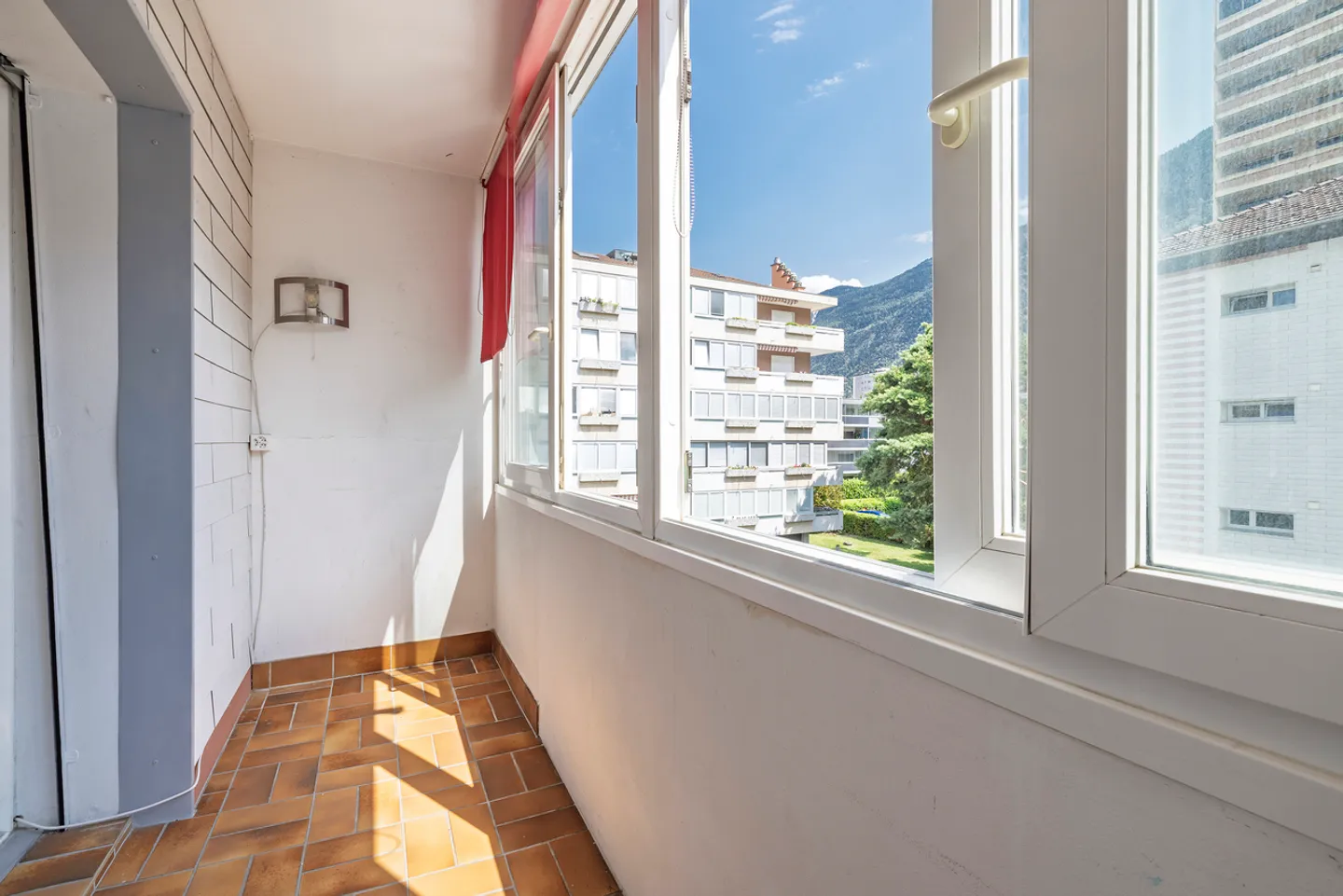 EXZELLENTES PREIS-LEISTUNGS-VERHÄLTNIS FÜR DIESE 4.5 ZIMMER WOHNUNG IN DER NÄHE DES BAHNHOFES! - Foto 7 von 13
