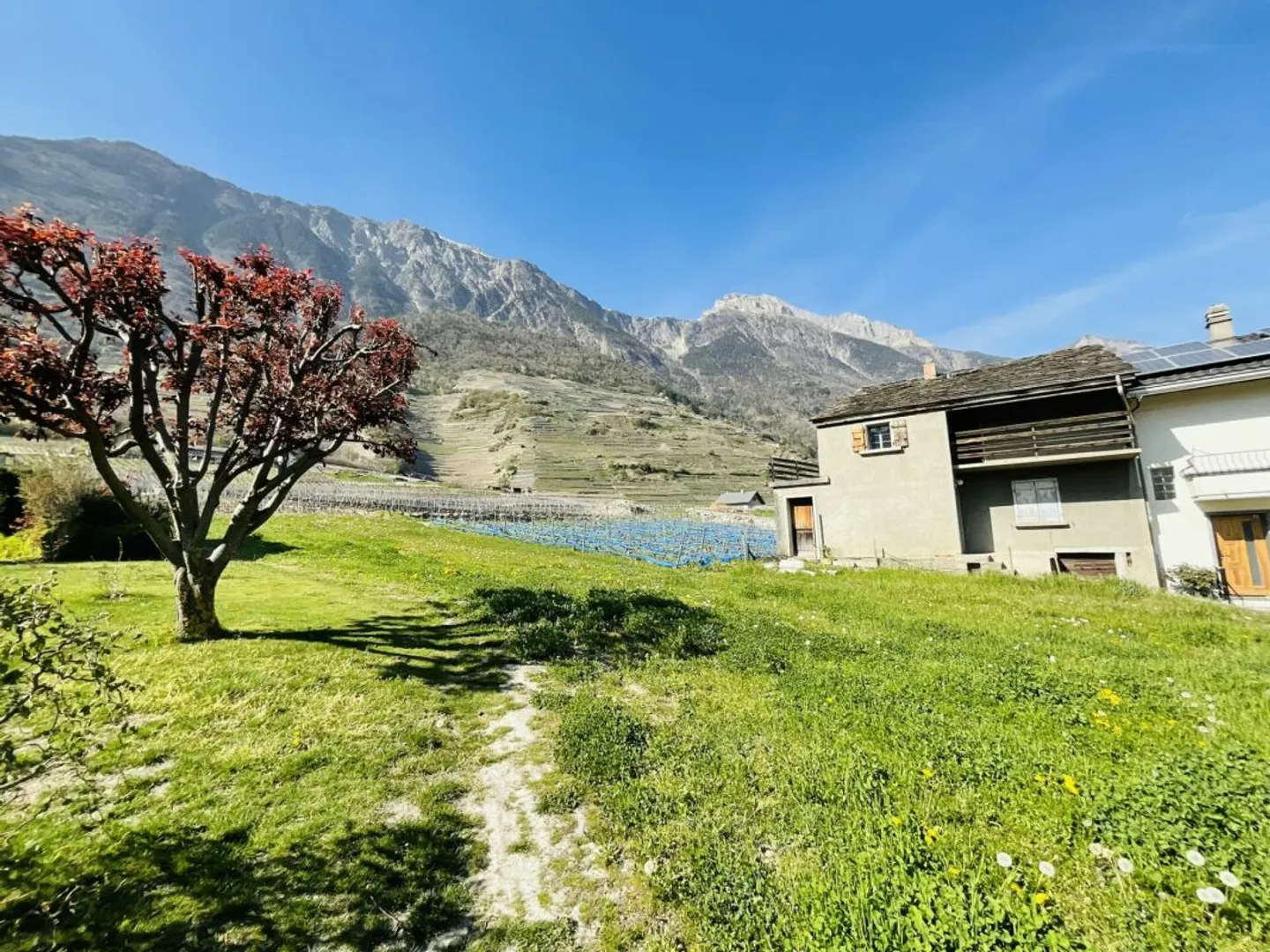 Beautiful renovated Mazot with 5.5 rooms in the municipality of Fully - Photo 3 of 11