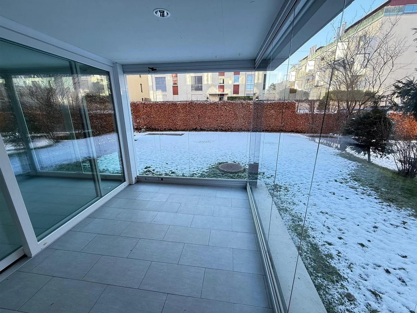 Temporaire - Appartement spacieux au rez-de-chaussée dans un endroit calme - Photo 3 sur 8