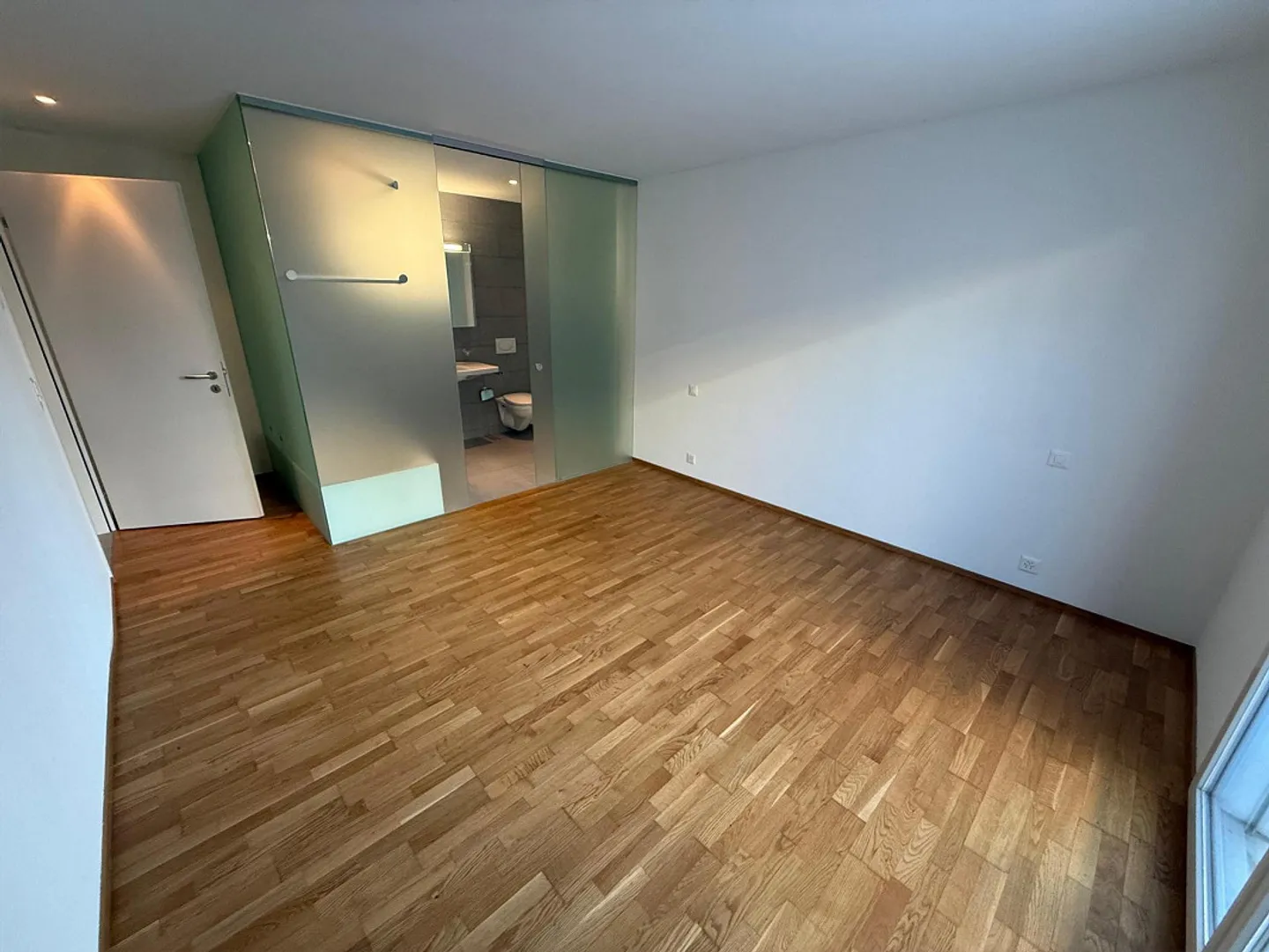 Temporaire - Appartement spacieux au rez-de-chaussée dans un endroit calme - Photo 4 sur 8