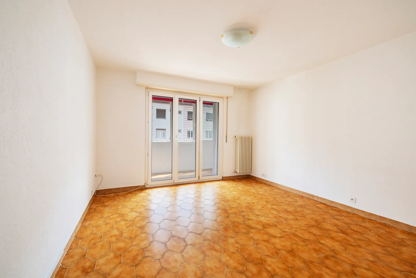 EXZELLENTES PREIS-LEISTUNGS-VERHÄLTNIS FÜR DIESE 4.5 ZIMMER WOHNUNG IN DER NÄHE DES BAHNHOFES! - Foto 5 von 13