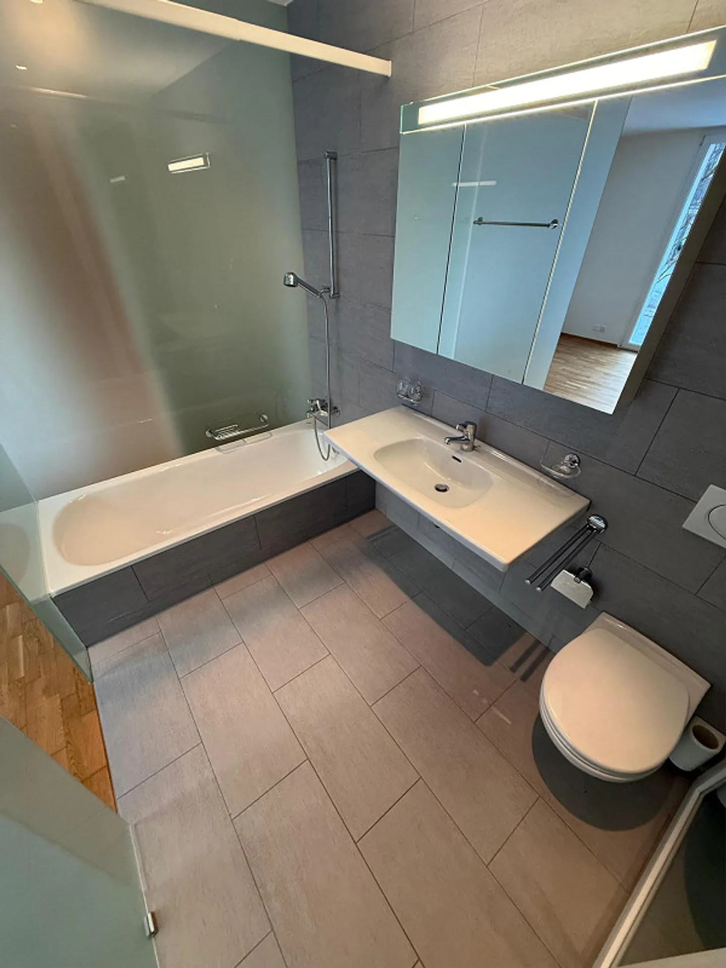 Temporaire - Appartement spacieux au rez-de-chaussée dans un endroit calme - Photo 5 sur 8