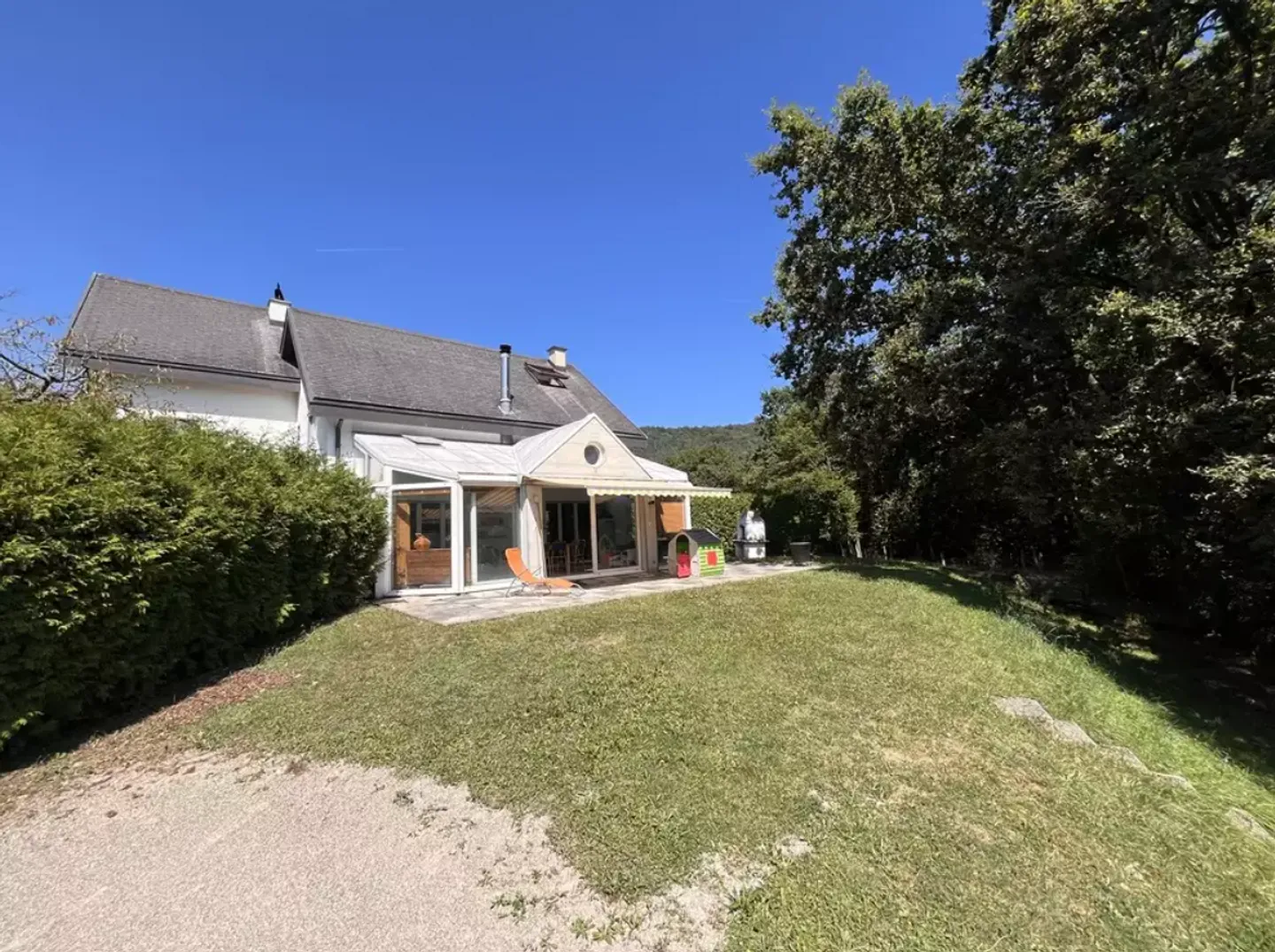 Modern 5.5-Room Villa with Panoramic View in Delémont - Photo 22 of 26