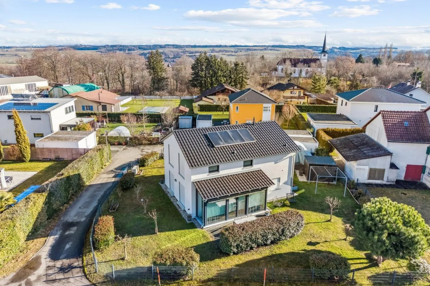 Familienvilla in grüner Oase - Foto 1 von 13