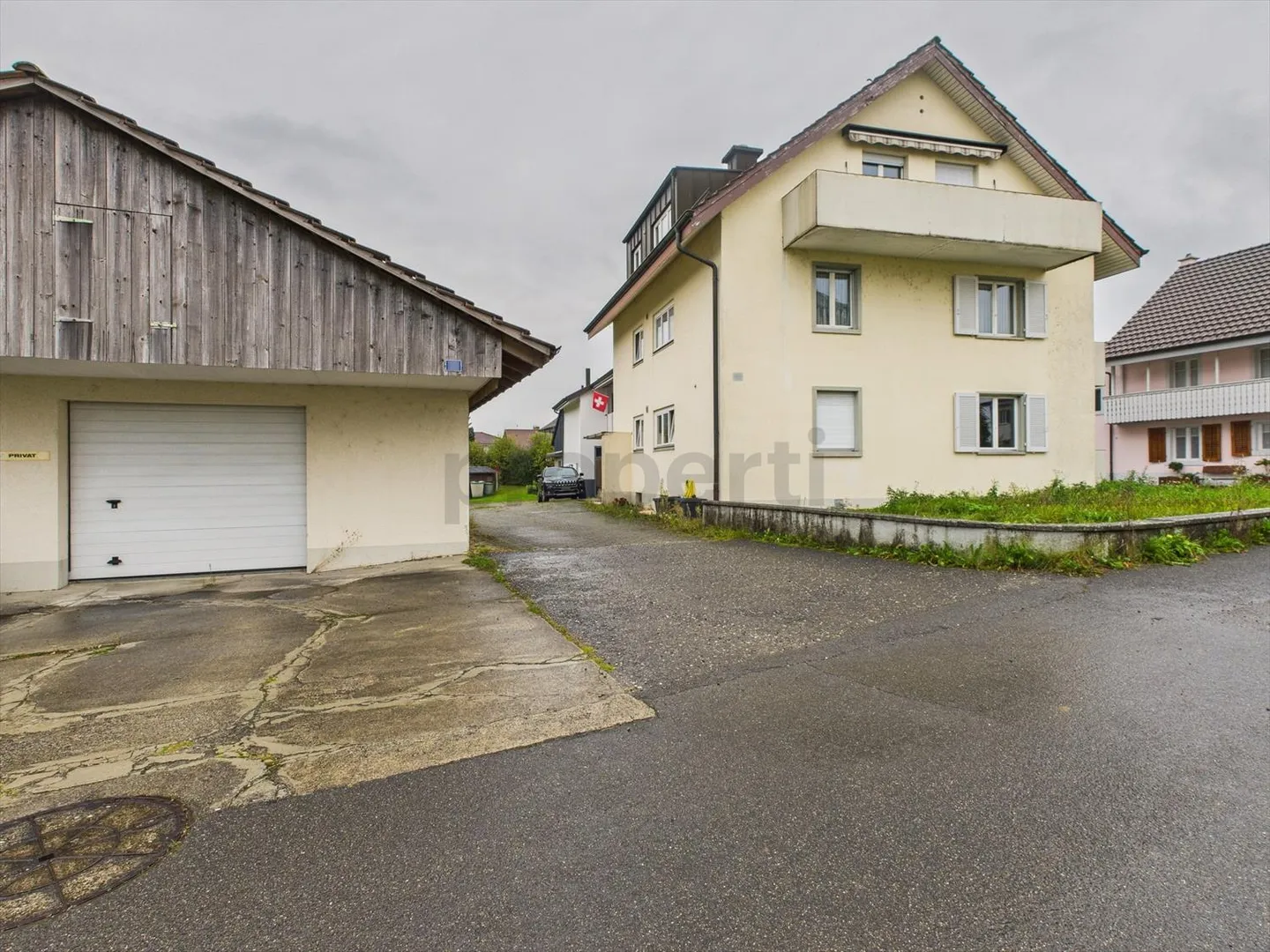 Residential building with 11.5 rooms - Photo 9 of 10