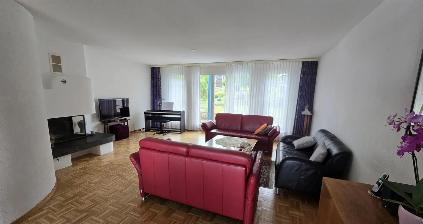 Incantevole casa a schiera di 6,5 stanze con giardino e vista magnifica - Foto 2 di 9