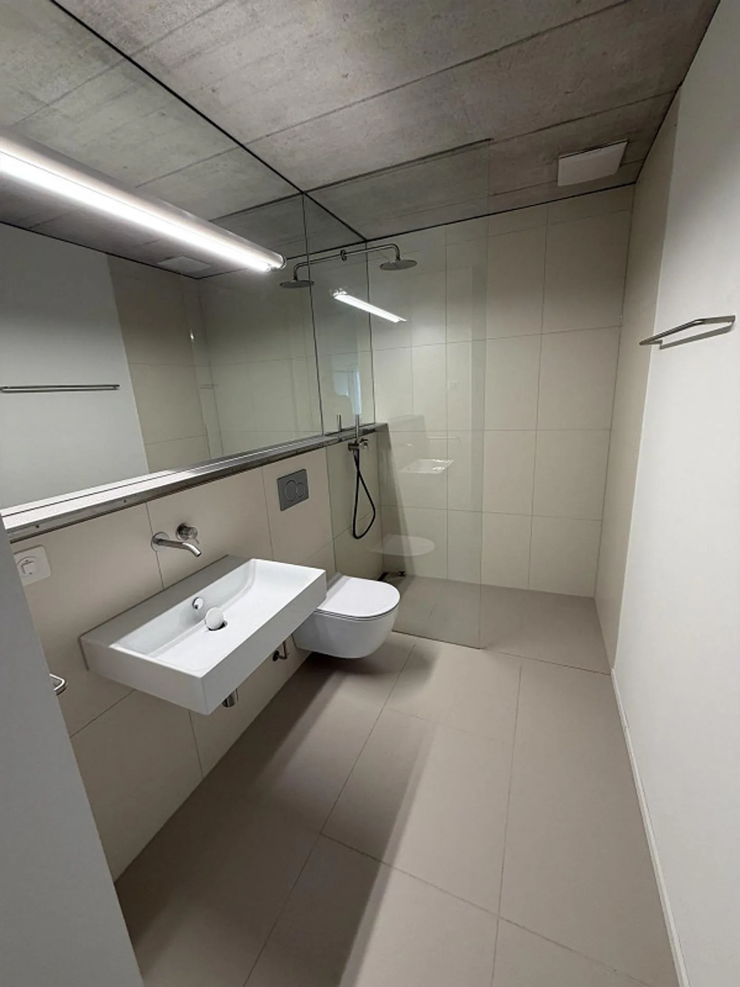 Elegante 4.5-Zimmer-Wohnung mit Aussicht - Foto 4 von 14