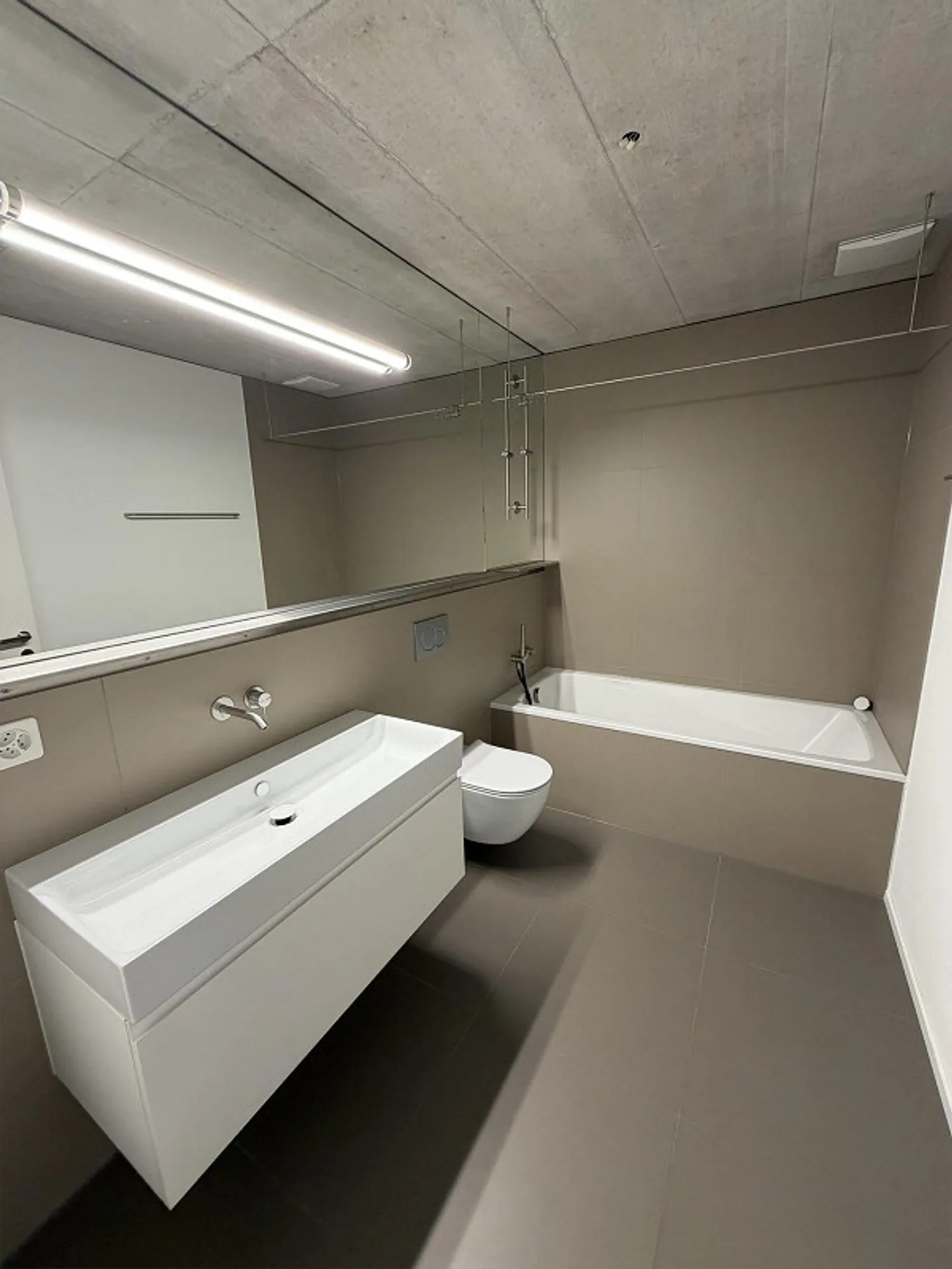 Elegante 4.5-Zimmer-Wohnung mit Aussicht - Foto 3 von 14