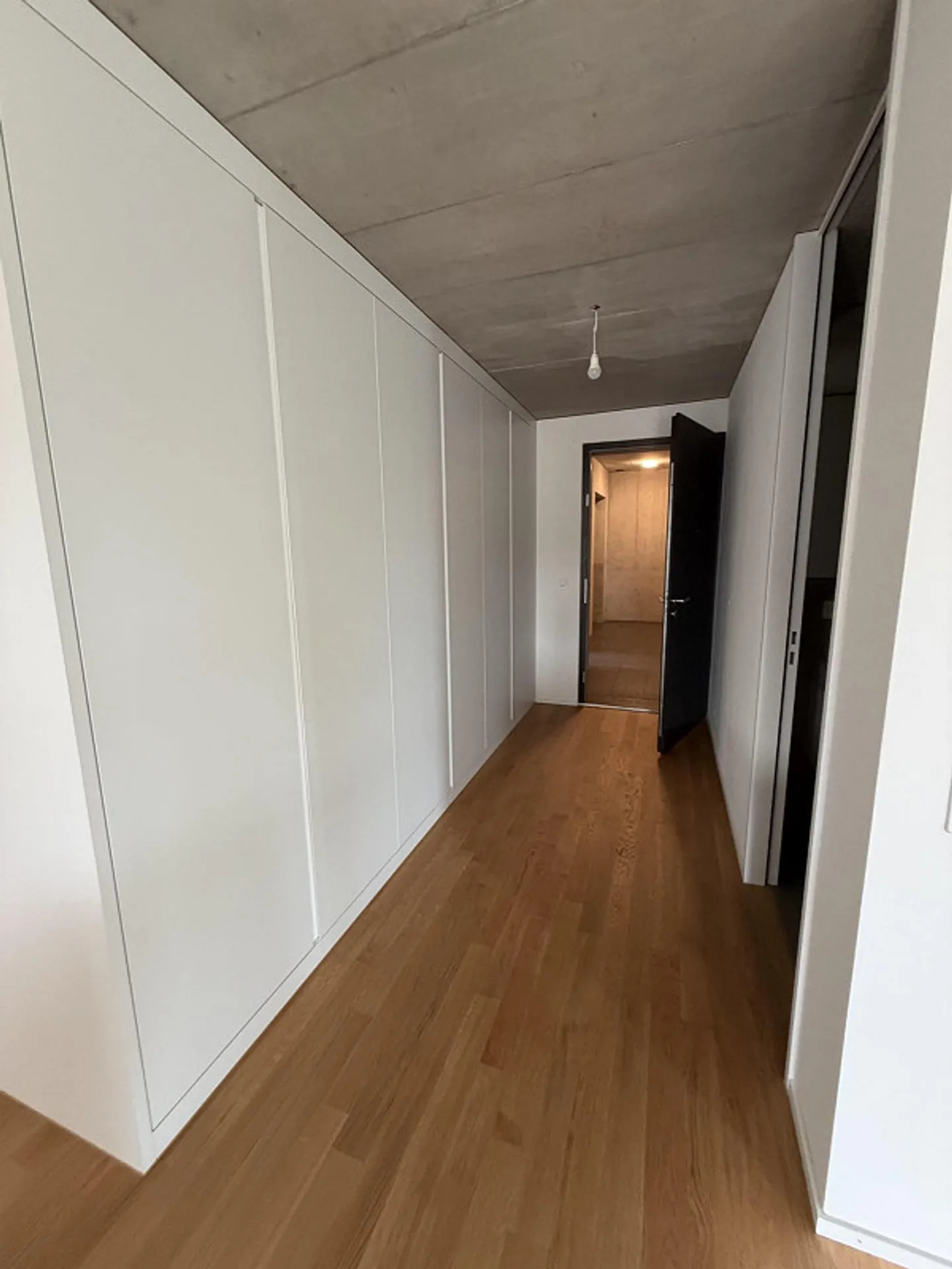 Elegante 4.5-Zimmer-Wohnung mit Aussicht - Foto 8 von 14