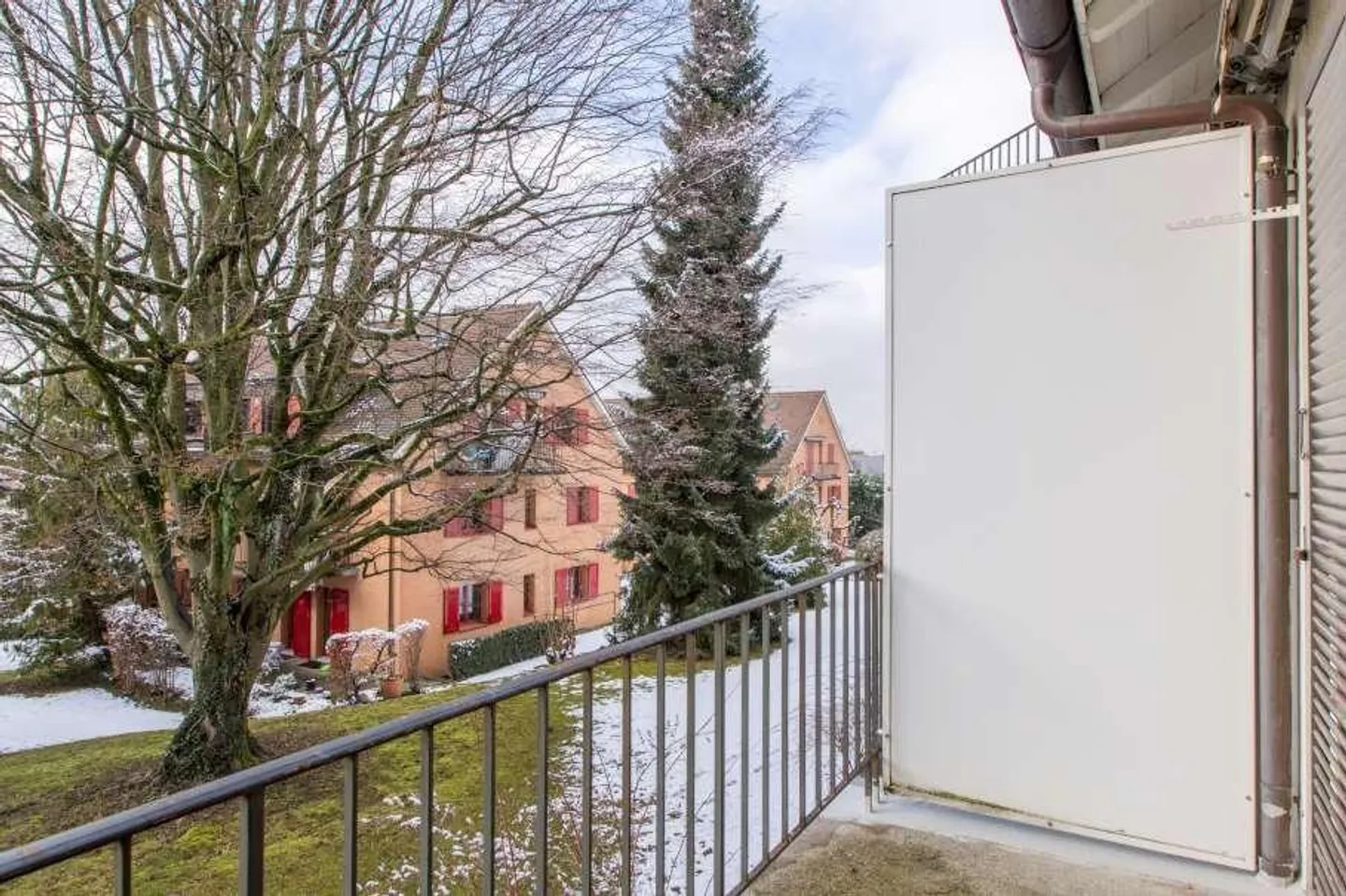 Charming 2.5-room maisonette apartment - limited until 30.09.2027 - Photo 8 of 11