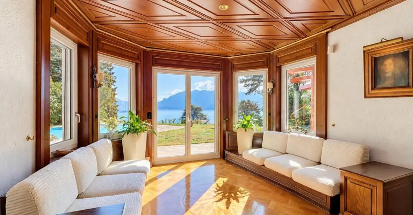 Elegant residence with panoramic views of the lake and the Lavaux vineyards - Photo 3 of 11