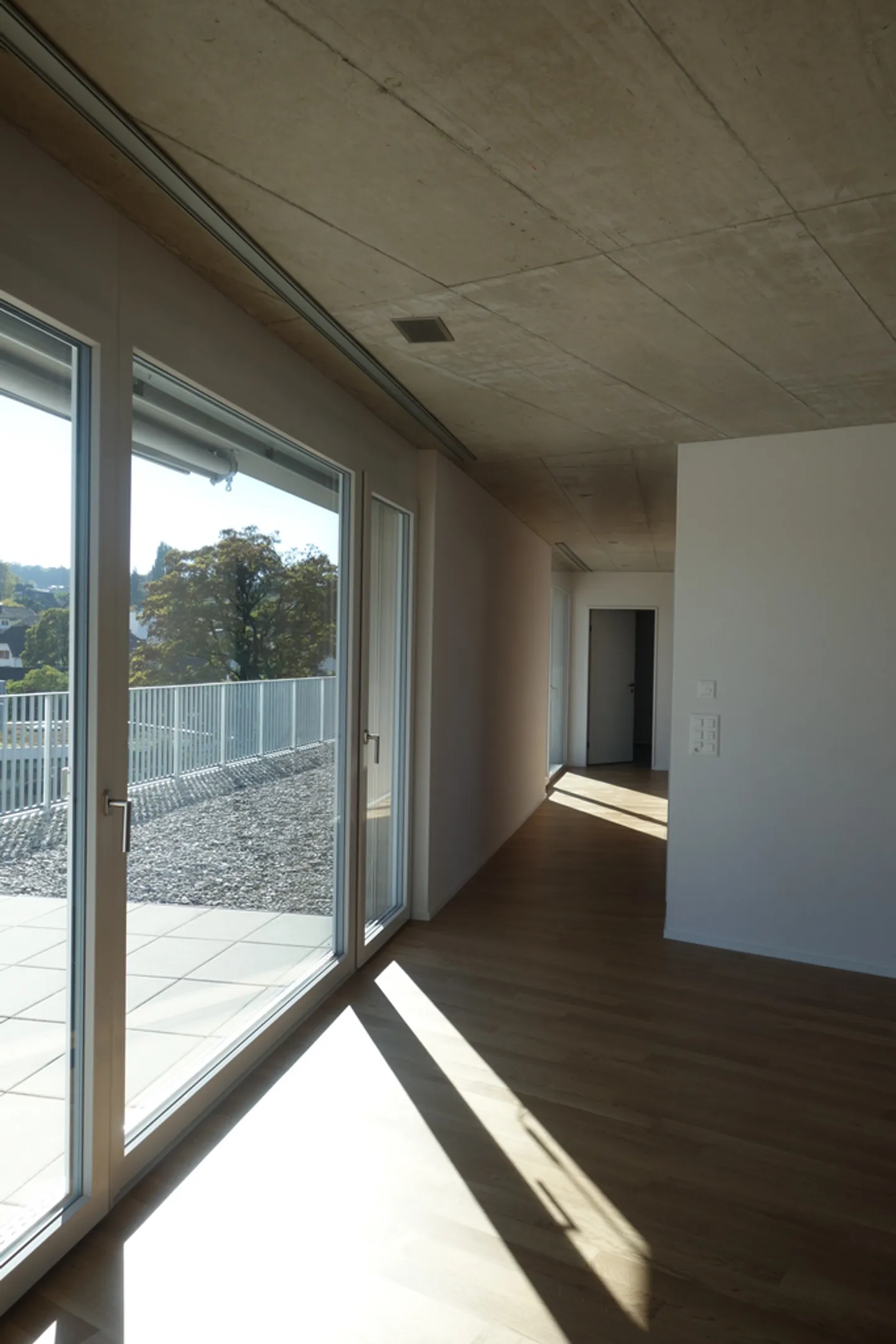 Urban Living: Wunderschöne Attika mit Dachterrasse - Foto 3 von 5