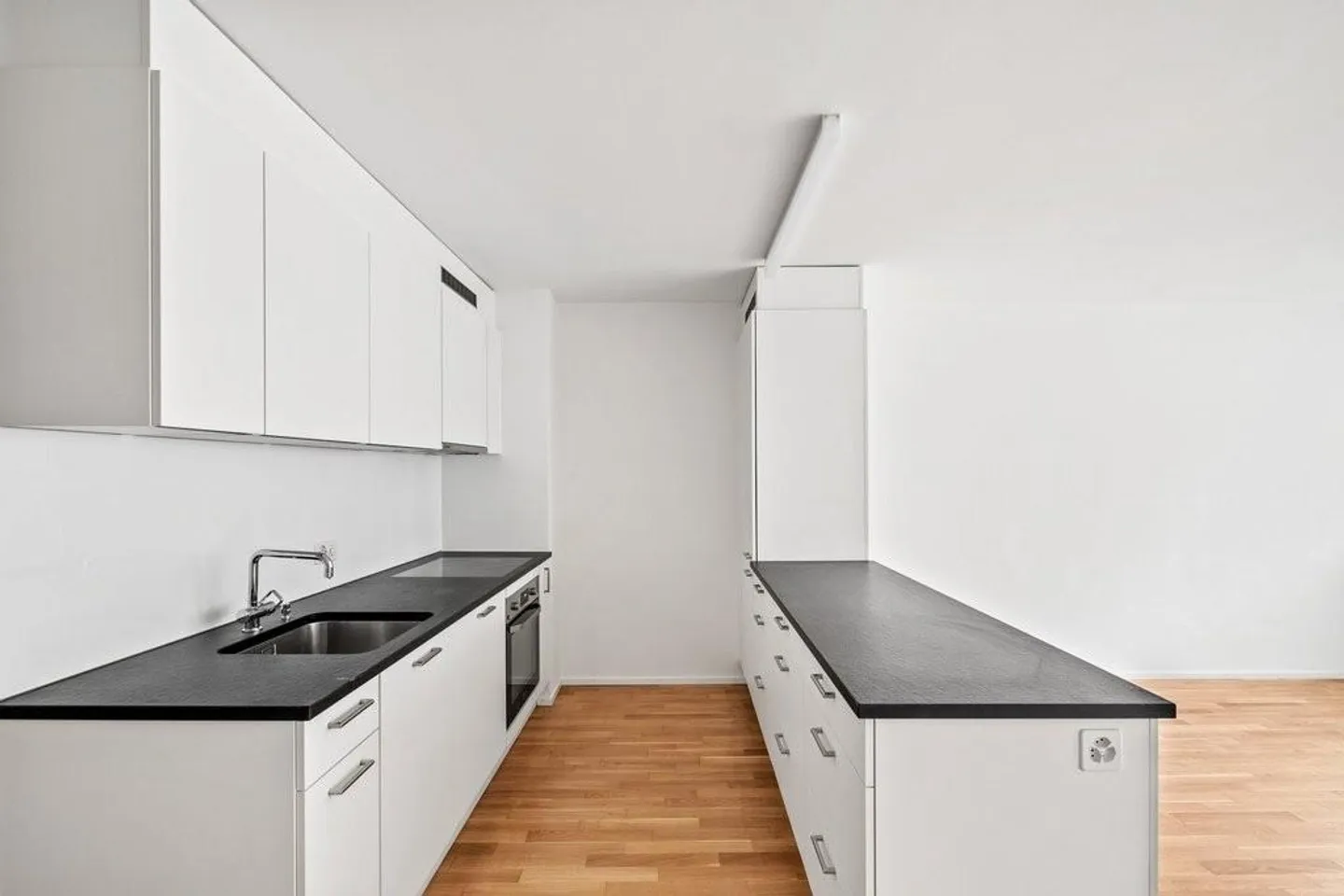 Beautiful 2-room apartment directly on the Rhine - Photo 3 of 6